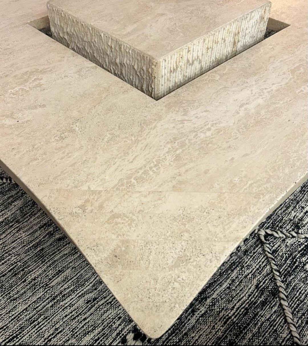 Beautiful Italian square coffee table in cream white travertine with floating top.
.
End of the 70s. 
.
This is a spectacular piece that will go perfectly with a large modular sofa like the camaleonda, soriana or similar or pieces of Willy
