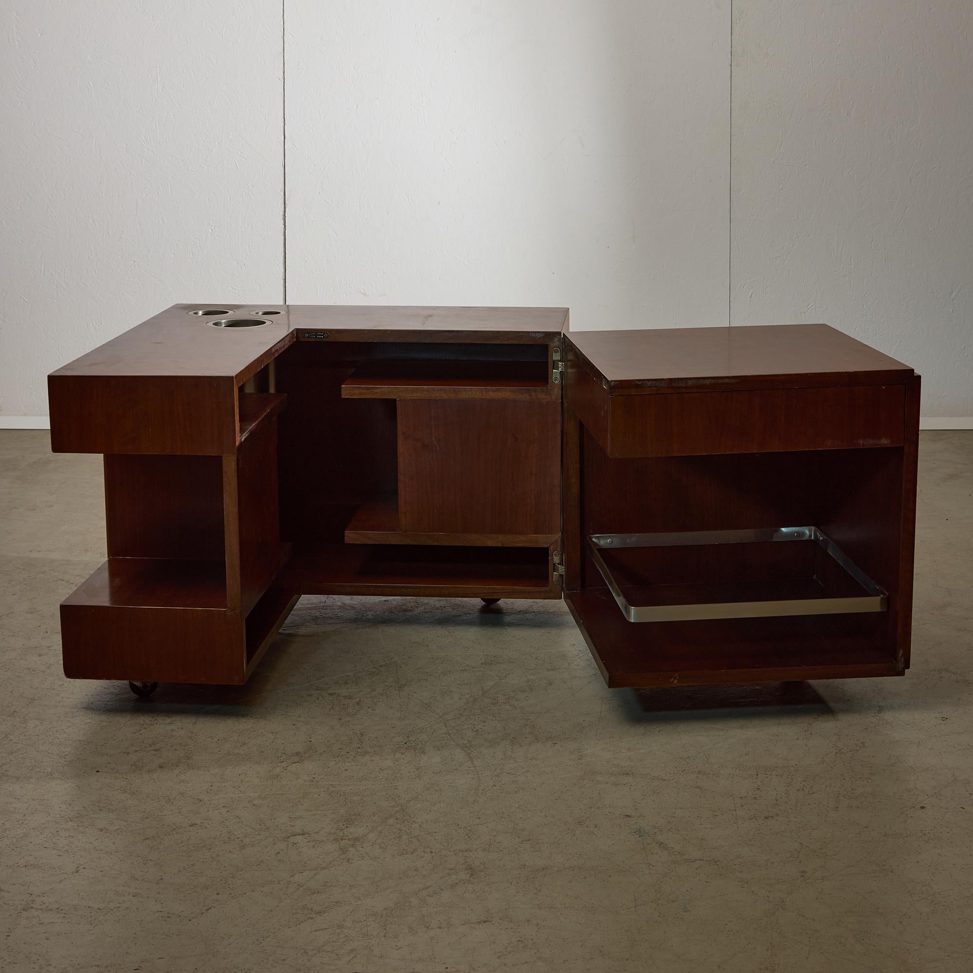 Fine XX secolo Tavolino italiano con bar incorporato, anni '1970 in vendita