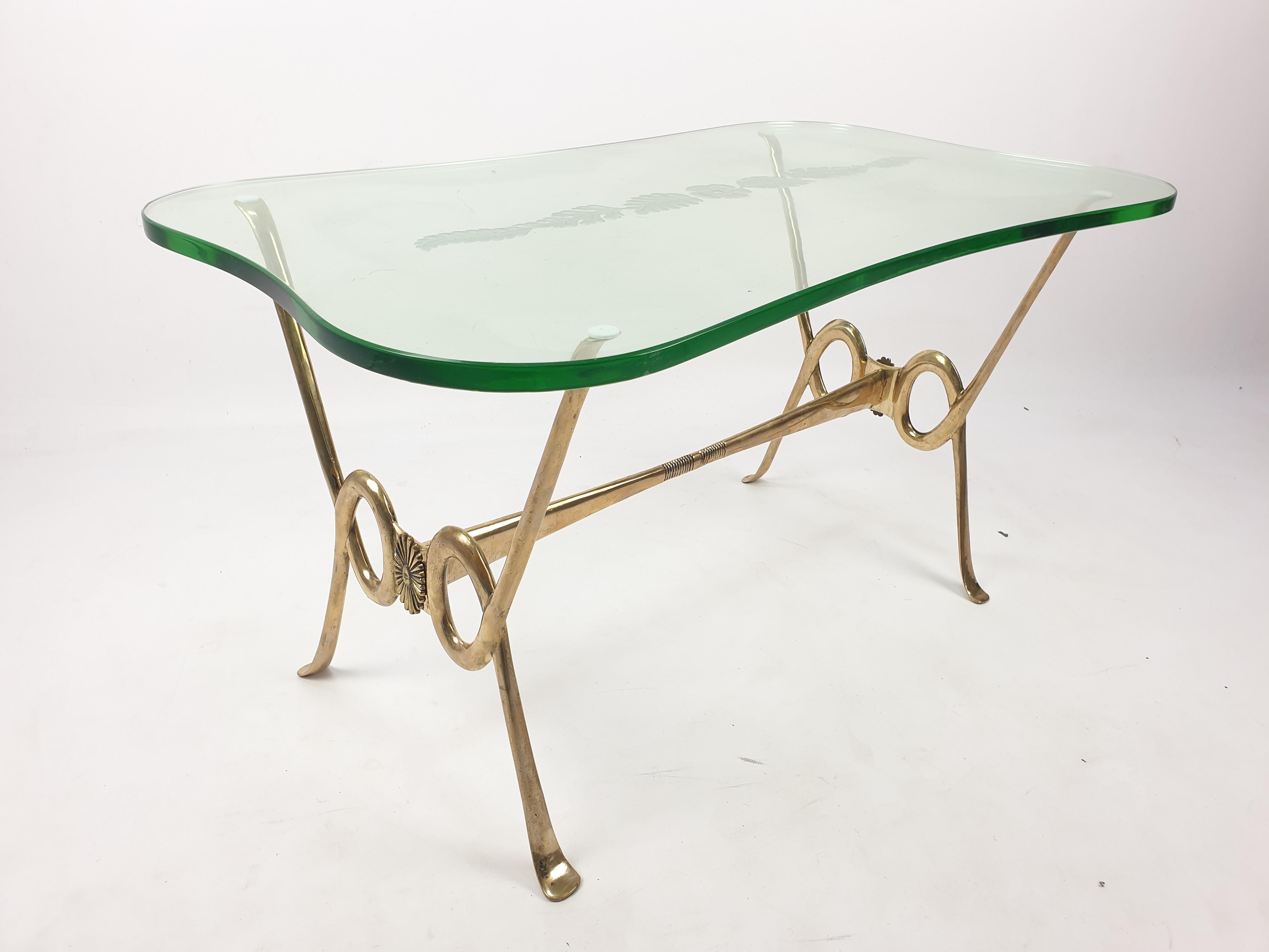 Italian Coffee Table with Etched Glass and Brass Base, 1960s In Good Condition For Sale In Oud Beijerland, NL