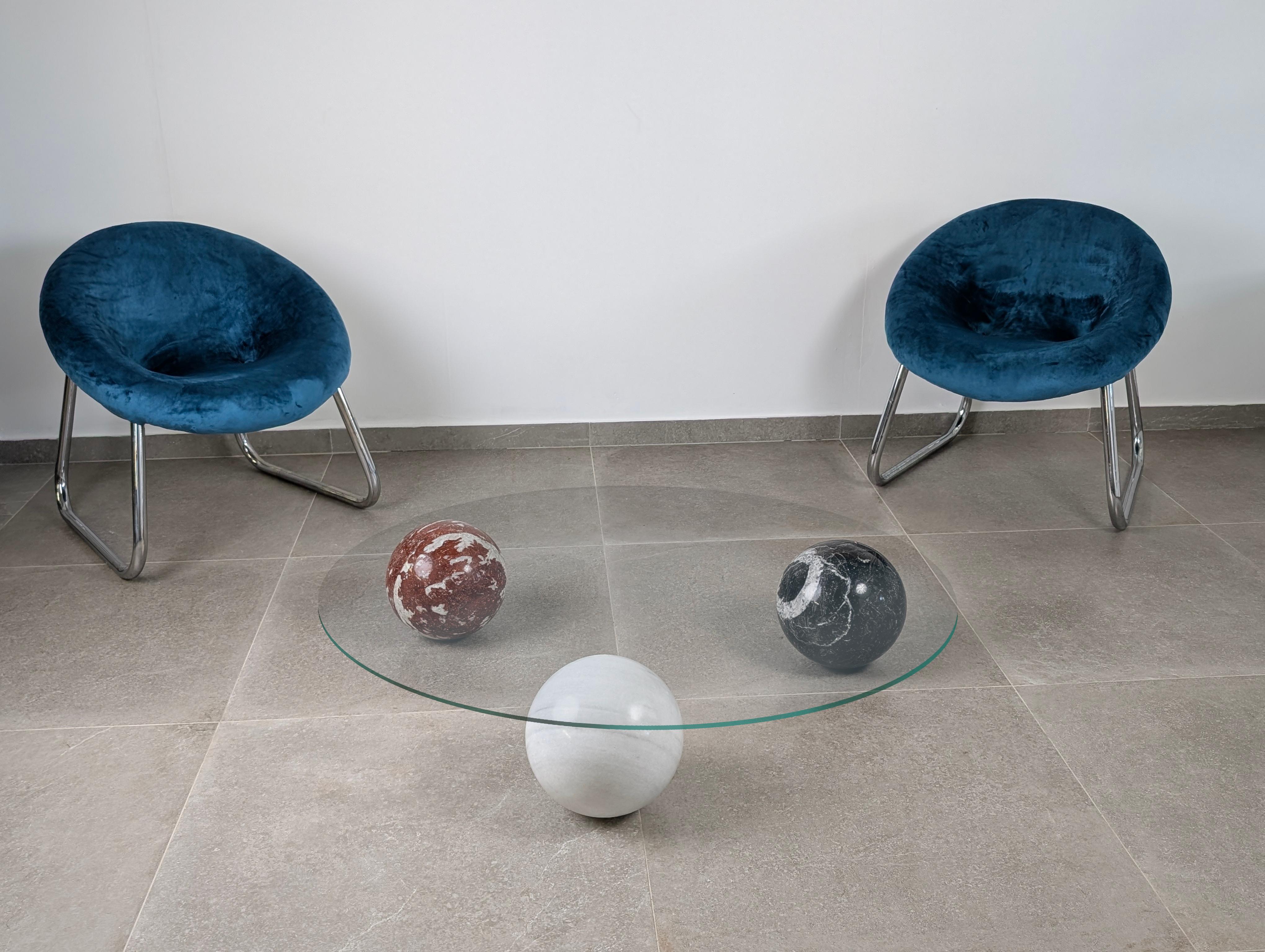 Mesa de centro italiana con esferas de mármol rojo, negro y blanco, años 90 Italiano en venta