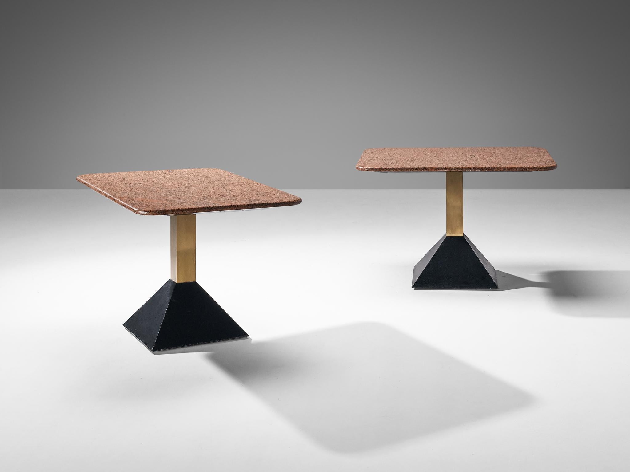 Postmoderne Tables basses italiennes en granit et laiton en vente