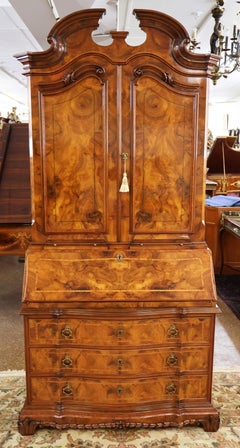 Bureau secrétaire italien Colombo Mobili de style baroque en ronce de noyer aménagé