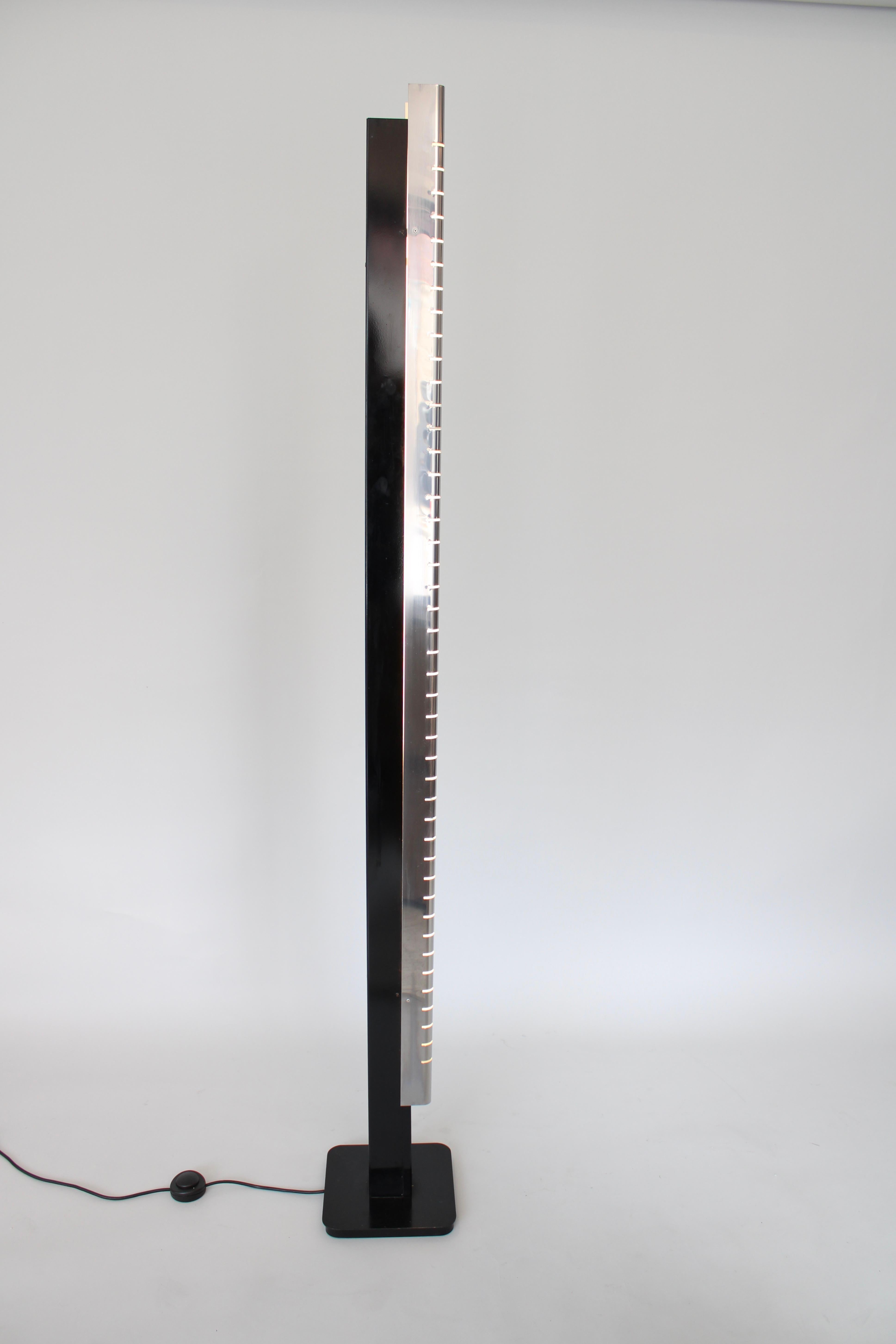 Fin du 20e siècle Lampadaire italien à colonnes Lamperti en nickel poli chromé et acier émaillé en vente