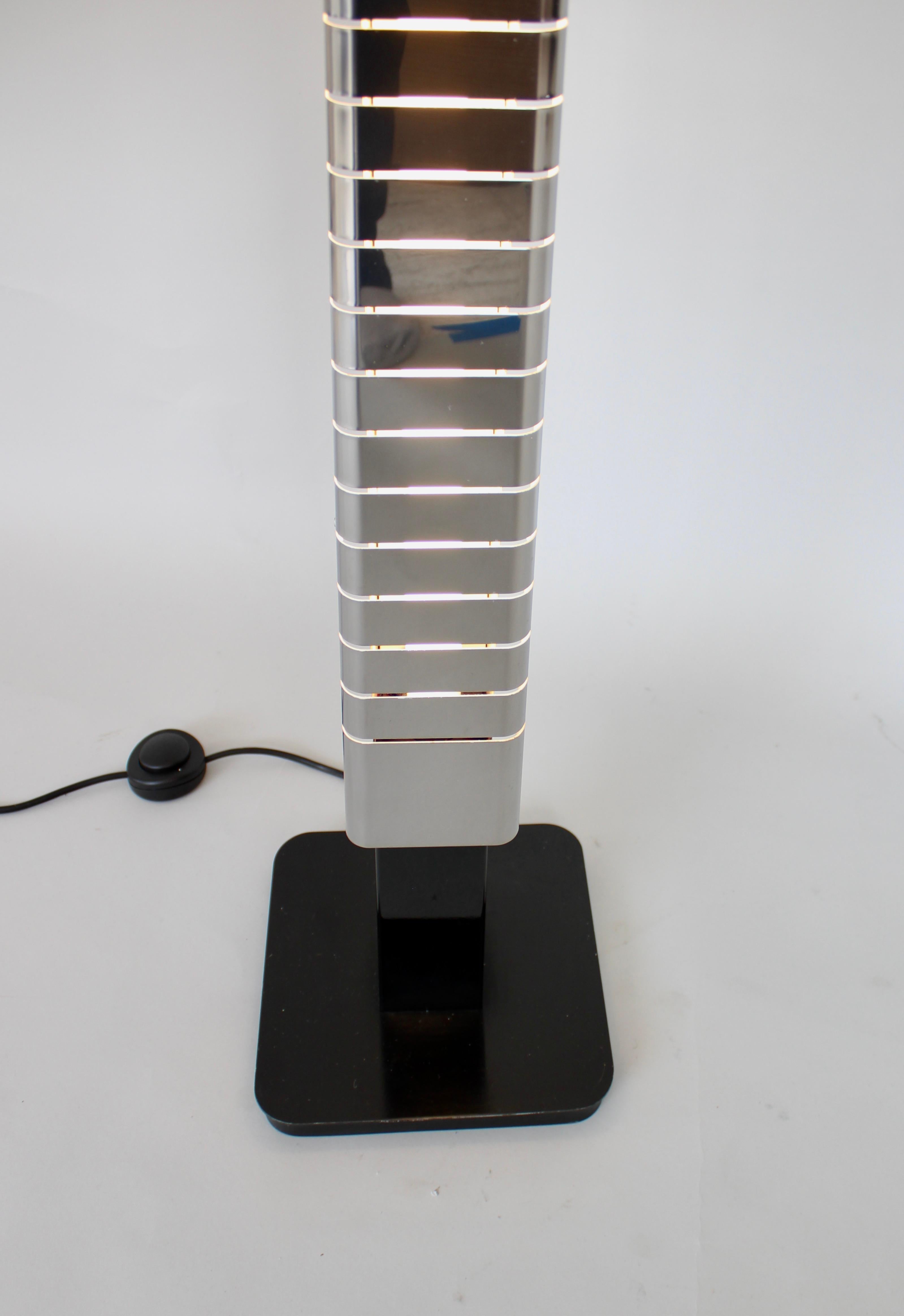 Italian Column Floor Lamp by Lamperti Polished Nickel Chromed and Enameled Steel For Sale 1