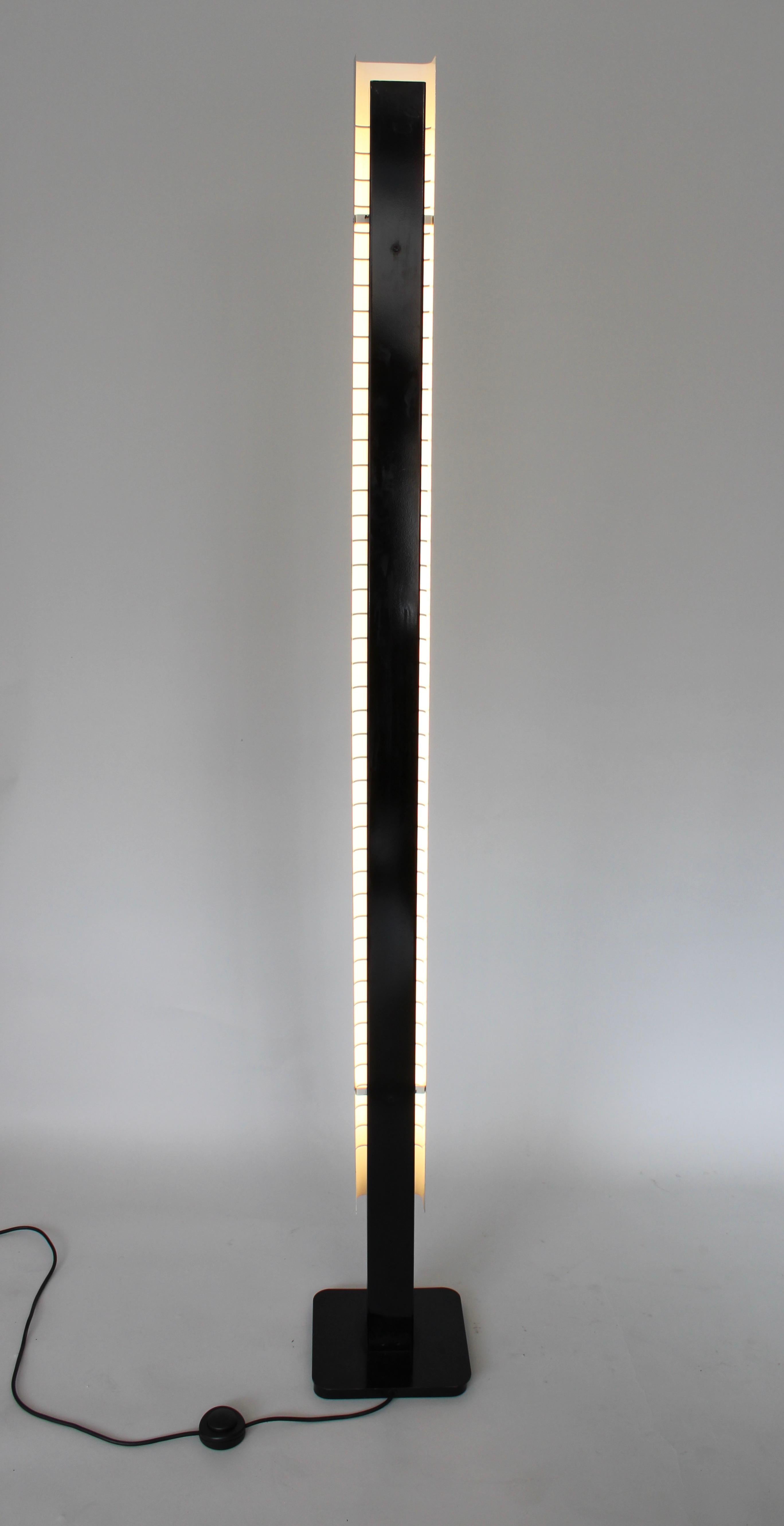 Italian Column Floor Lamp by Lamperti Polished Nickel Chromed and Enameled Steel For Sale 2