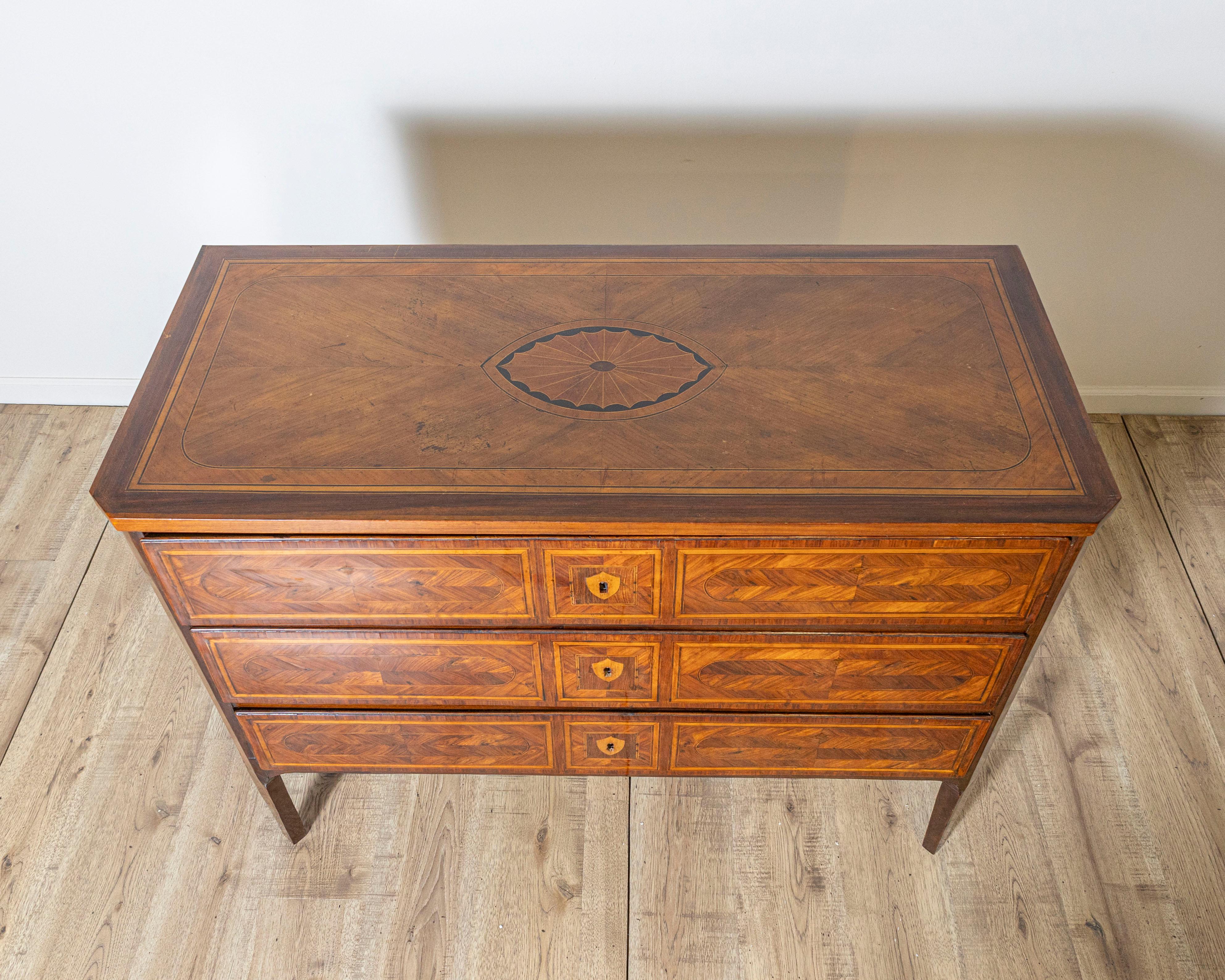 XVIIIe siècle et antérieur Commode italienne 18e siècle en vente
