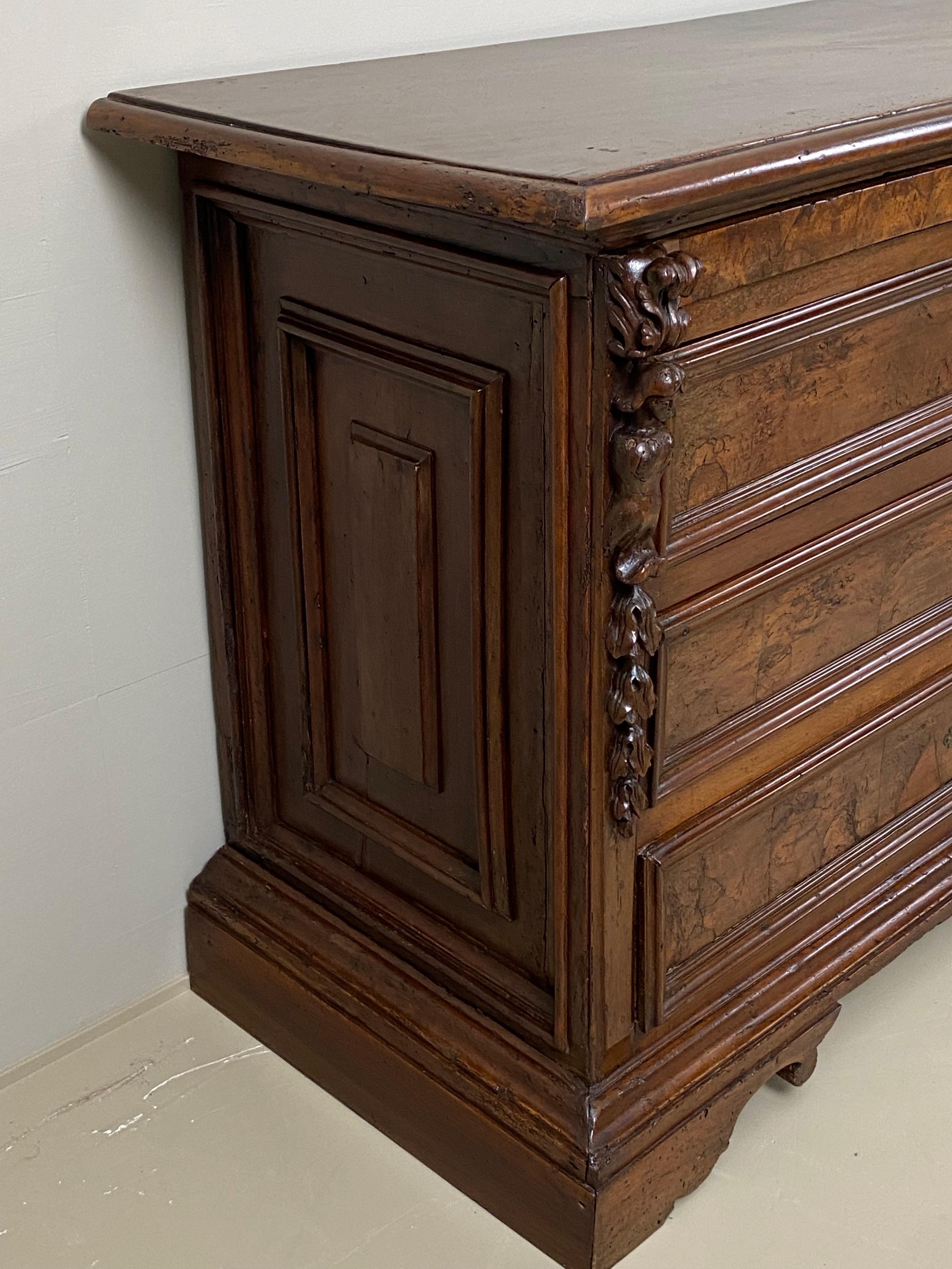 Walnut Antique Chest of Drawers, Italy, Tuscany, 18 th Century