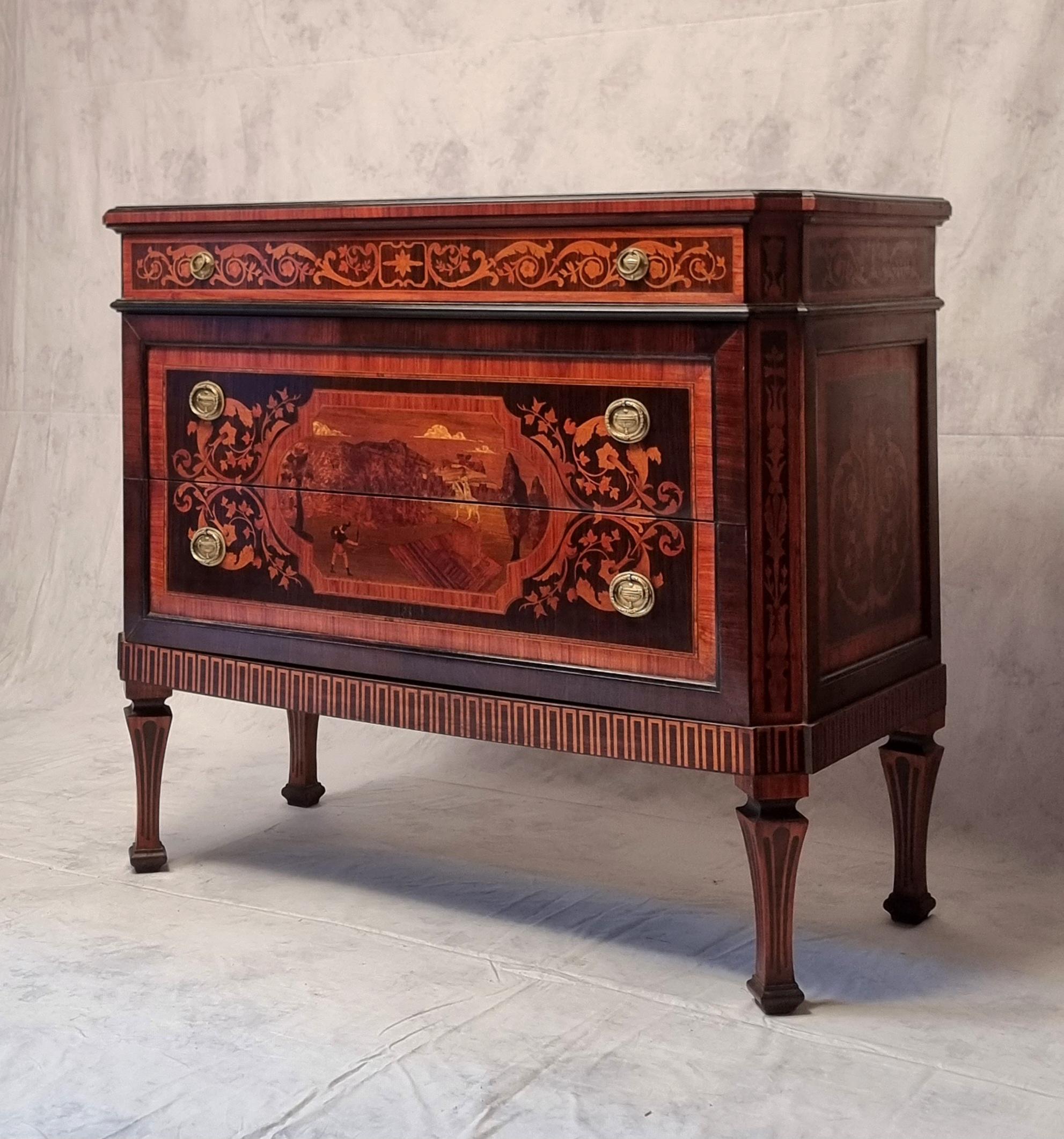 Magnificent Italian chest of drawers in marquetry from the beginning of the 20th century. Chest of drawers in Louis XVI style very rich in marquetry opening with three drawers on the front. The amounts of the frontage are cut sides. Particularly