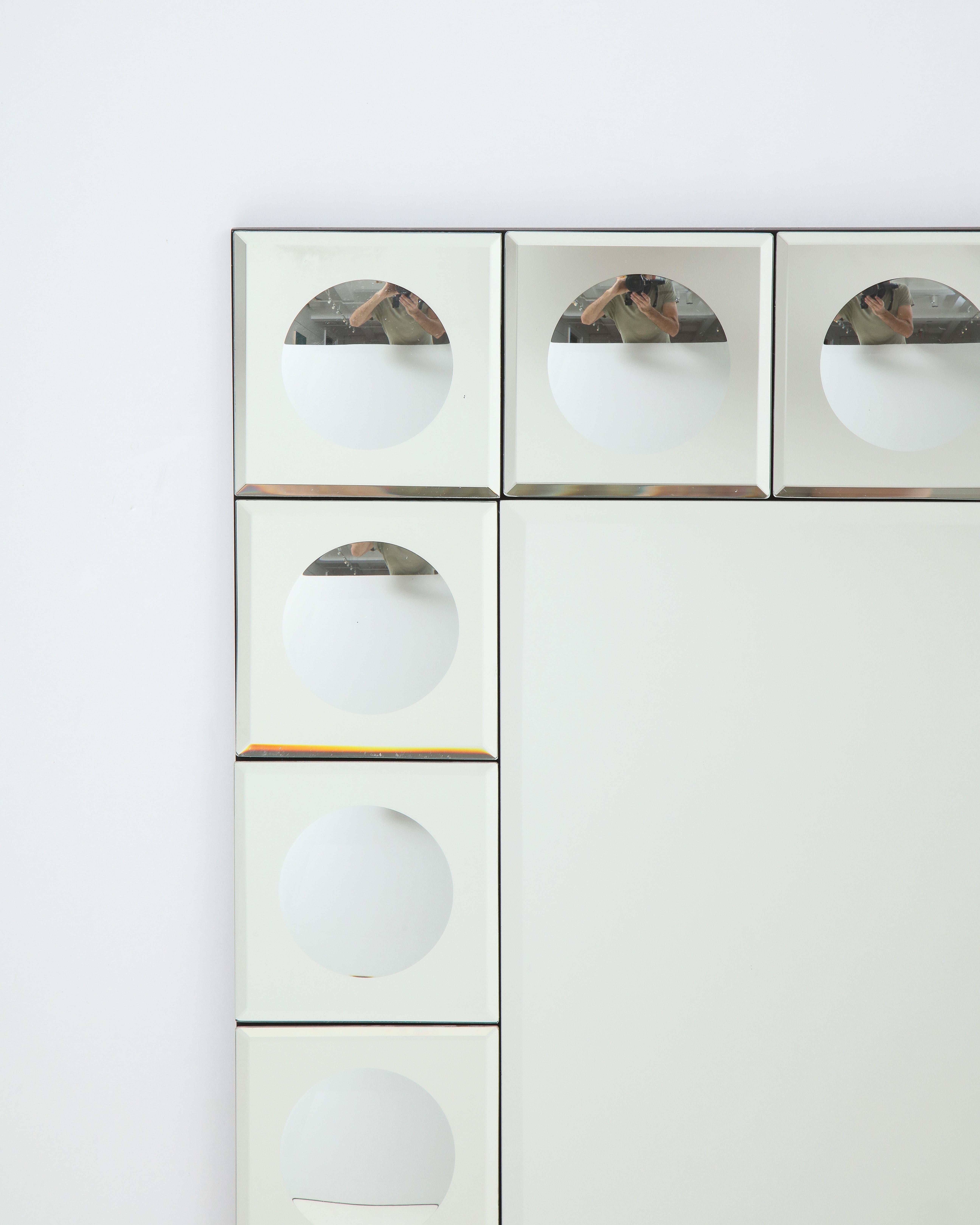 Miroir italien à bordure concave à pois Bon état - En vente à New York, NY