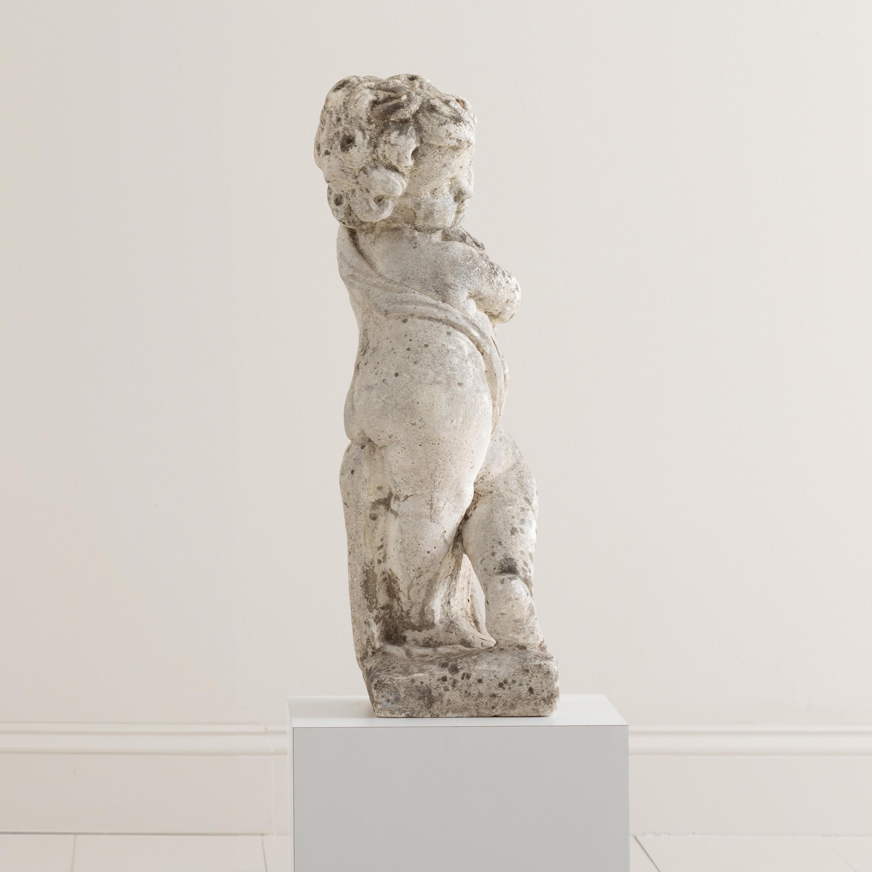 Estatua italiana de hormigón de un querubín de jardín Italiano en venta