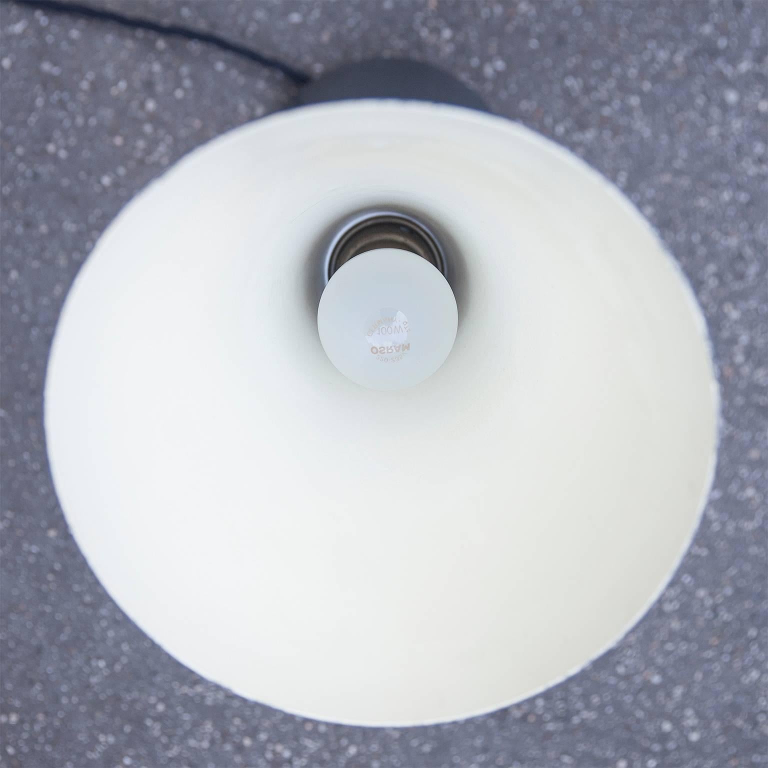 Lampe à suspension italienne en laiton gris cône Stilnovo, années 1950 Bon état - En vente à Munich, DE