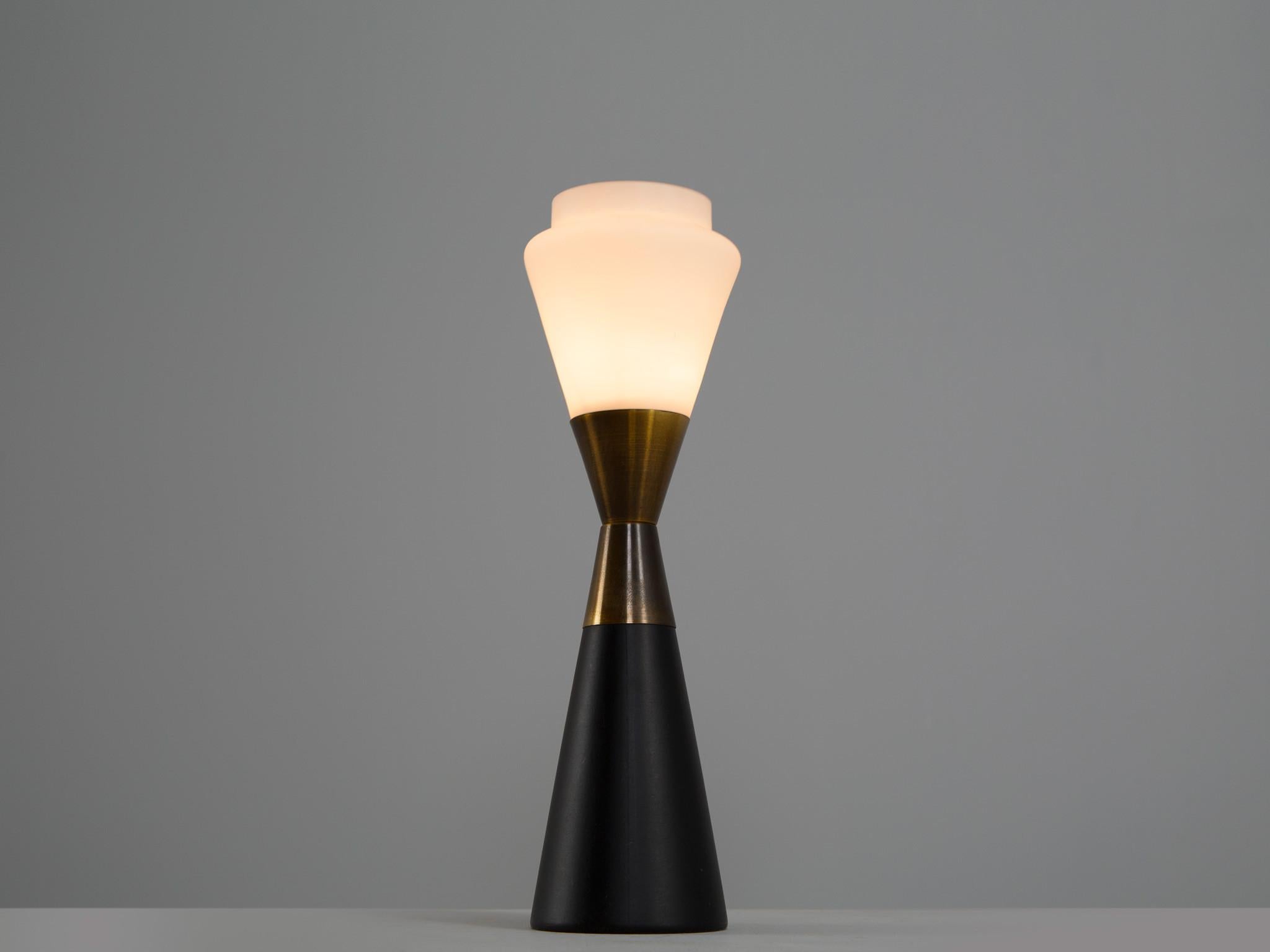 Italian Conical Table Lamp in Opaline Glass and Brass In Good Condition In Waalwijk, NL