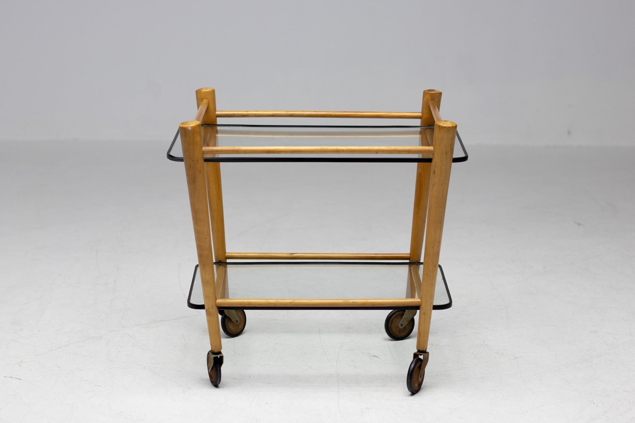 Wonderful little tea cart made in Italy, circa 1950.
The piece is still in all original condition.