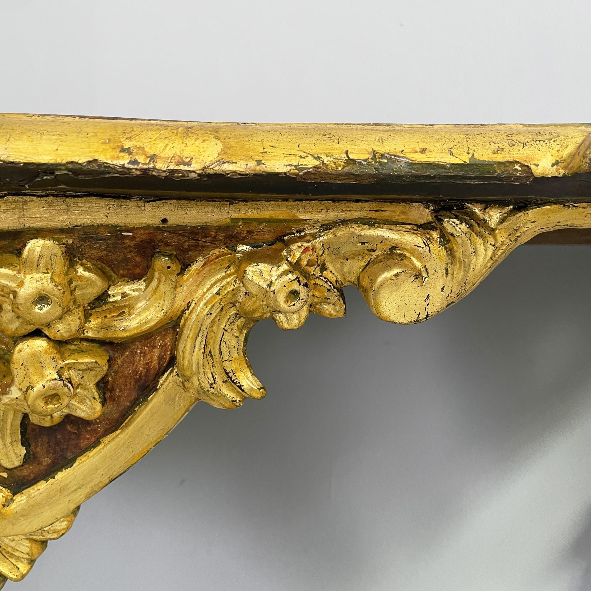Console italienne en Wood avec un effet de marbre et des profils dorés, années 1700. en vente 7