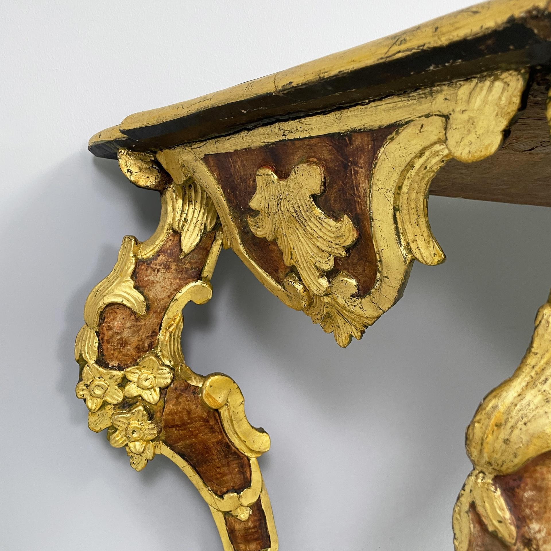 Console italienne en Wood avec un effet de marbre et des profils dorés, années 1700. en vente 8