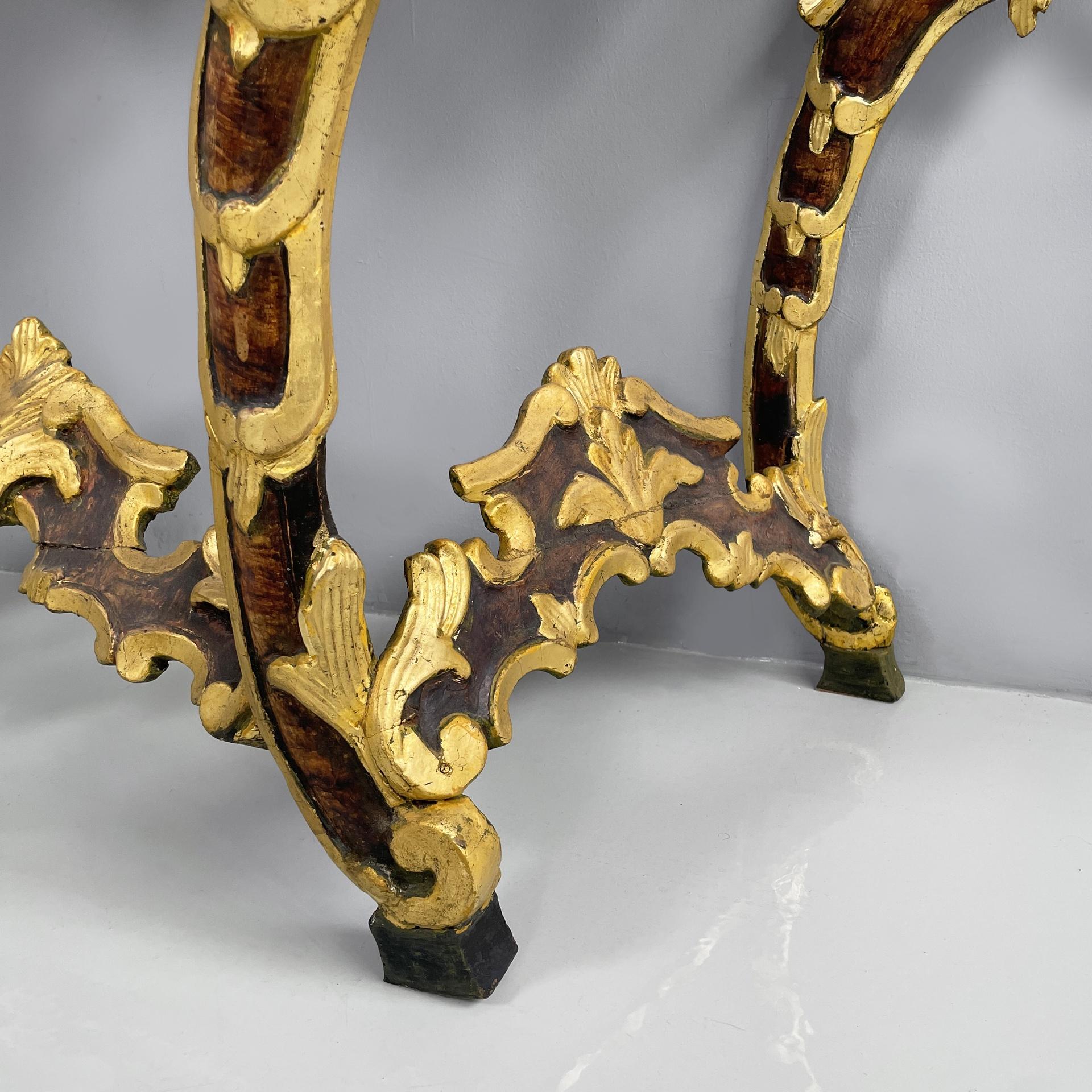 Console italienne en Wood avec un effet de marbre et des profils dorés, années 1700. en vente 10