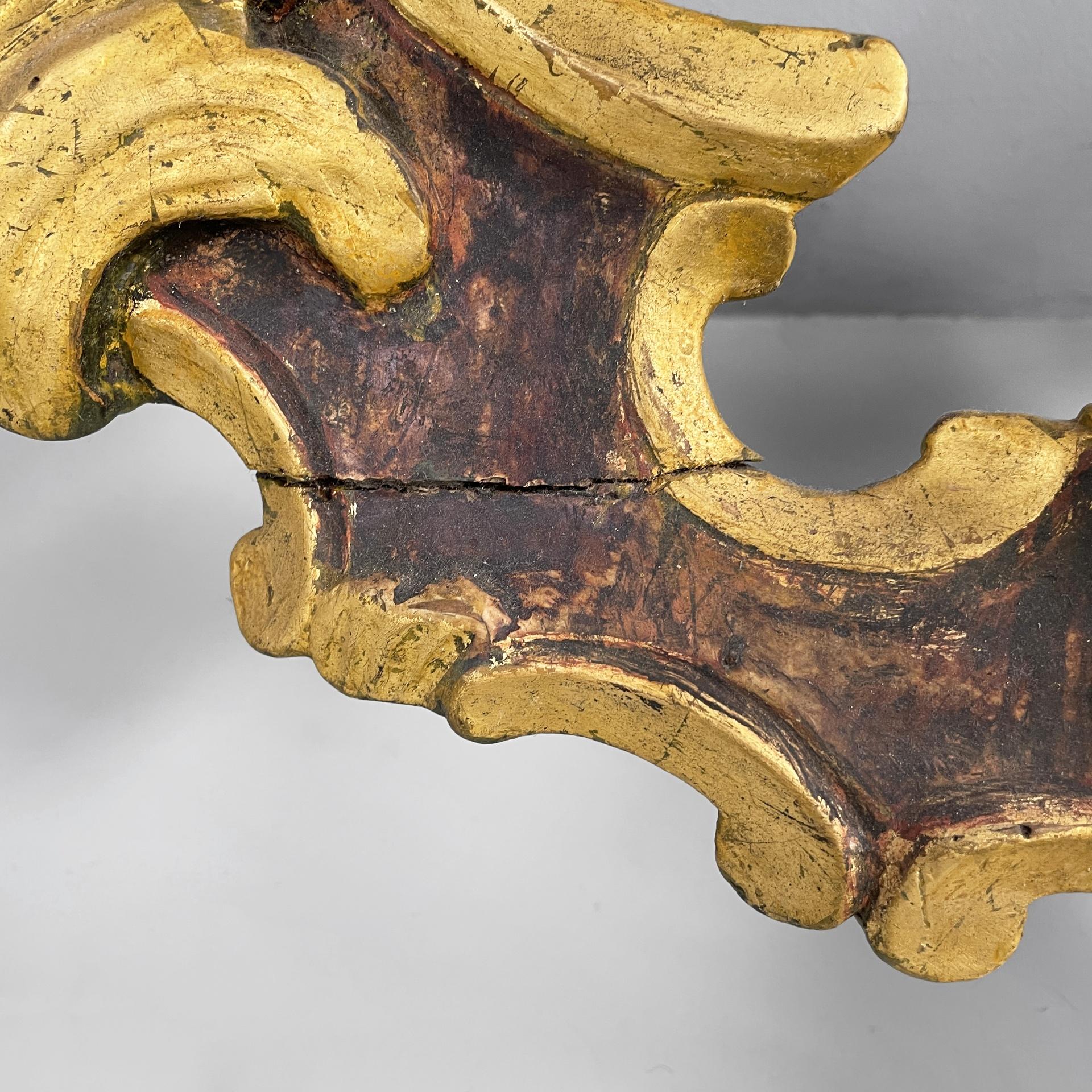 Console italienne en Wood avec un effet de marbre et des profils dorés, années 1700. en vente 12