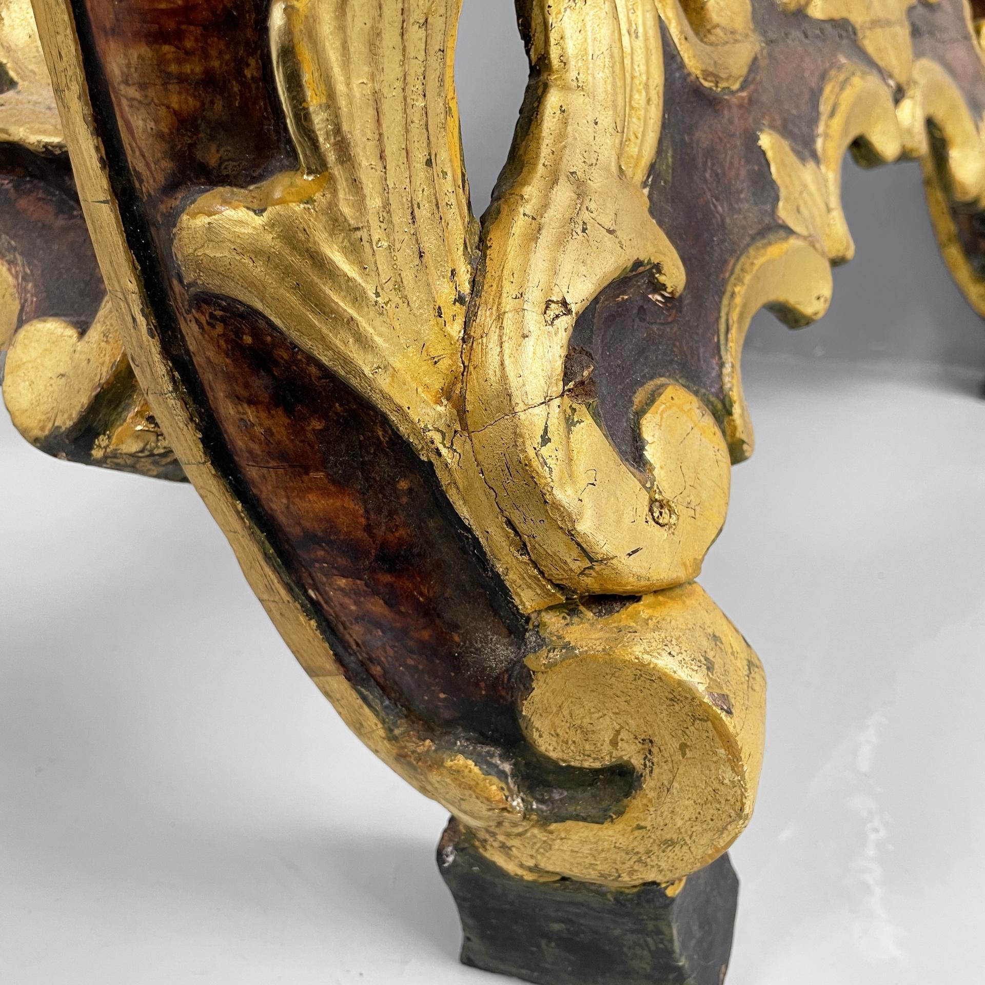 Console italienne en Wood avec un effet de marbre et des profils dorés, années 1700. en vente 14