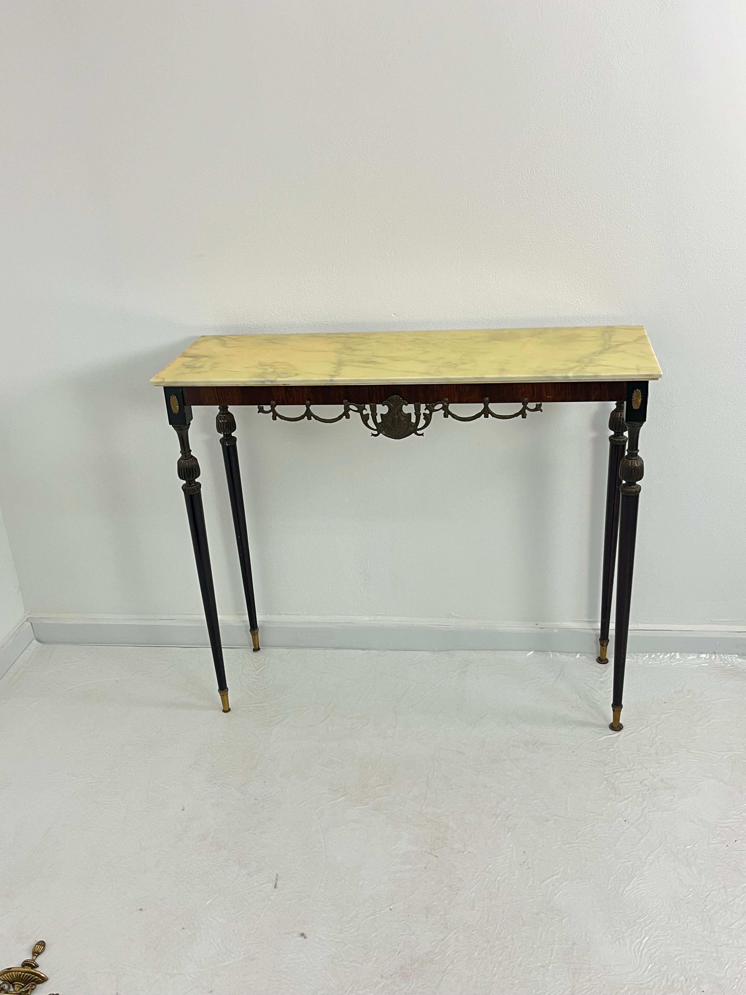 Italian Console Table in wood, brass, and bronze, marble top, 1950s In Good Condition For Sale In Palermo, IT