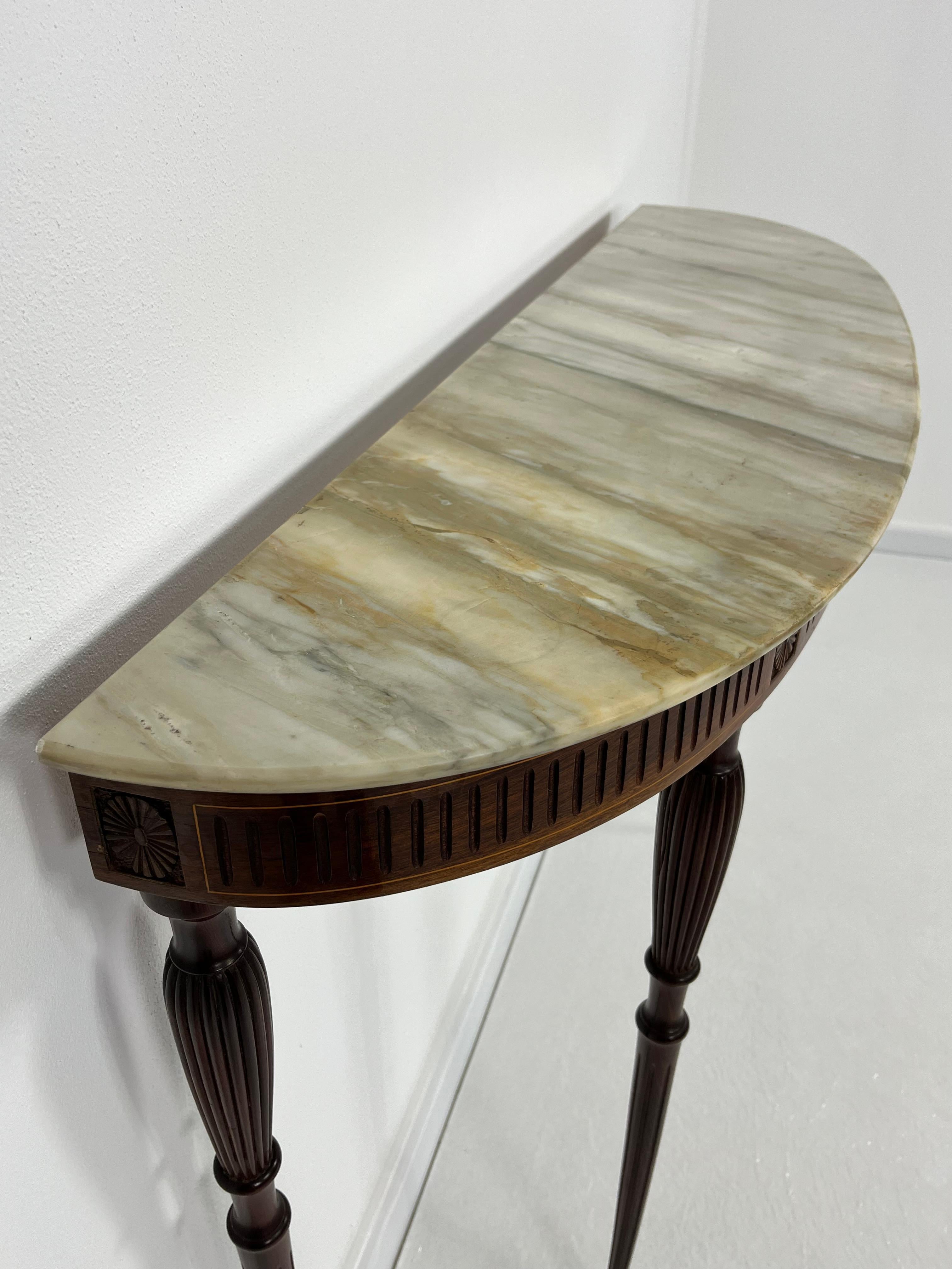 Italienischer Konsolentisch Mid-Century Marmorplatte Messing Details 1950s im Zustand „Gut“ im Angebot in Palermo, IT