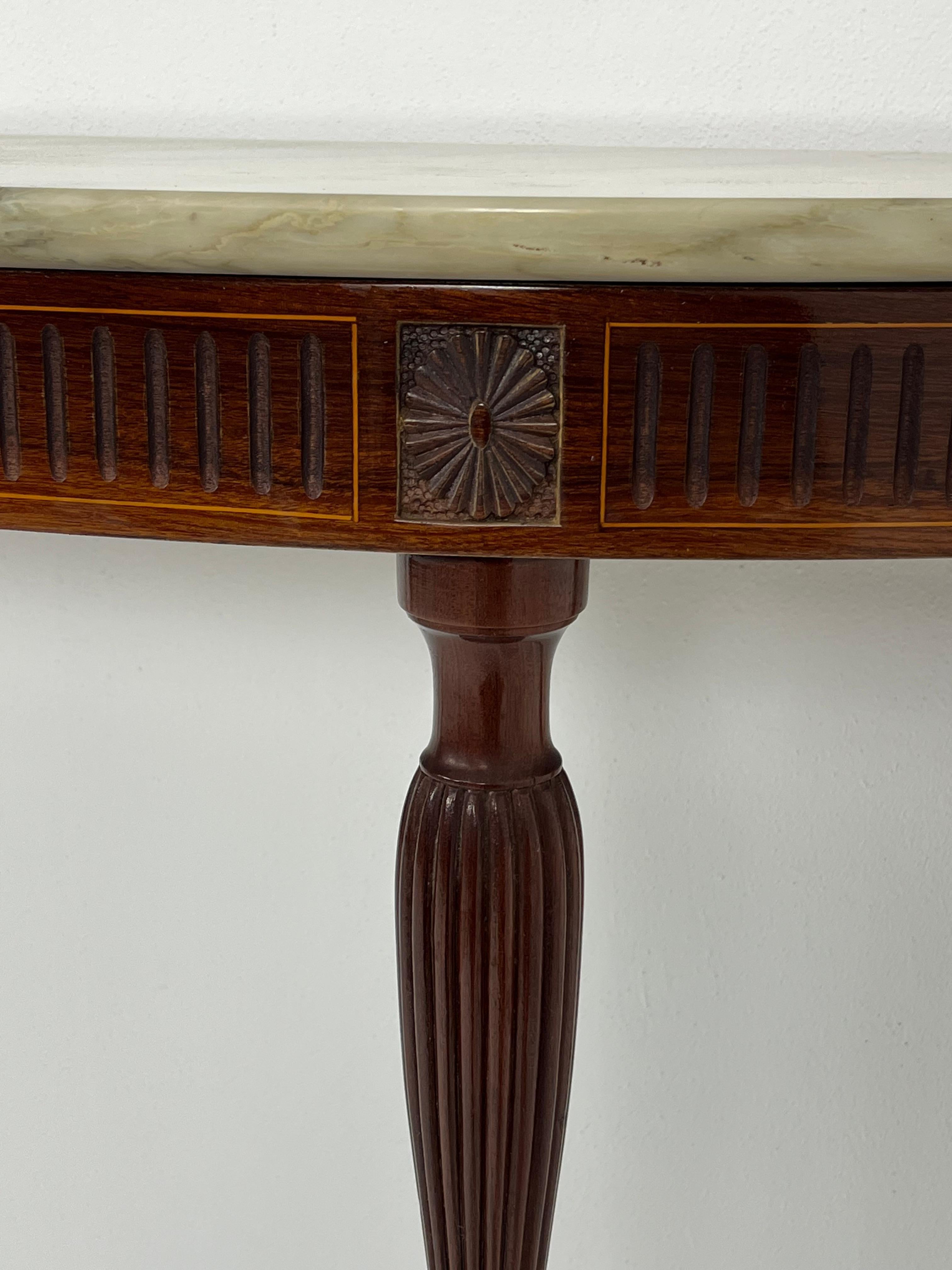 Italienischer Konsolentisch Mid-Century Marmorplatte Messing Details 1950s im Angebot 3