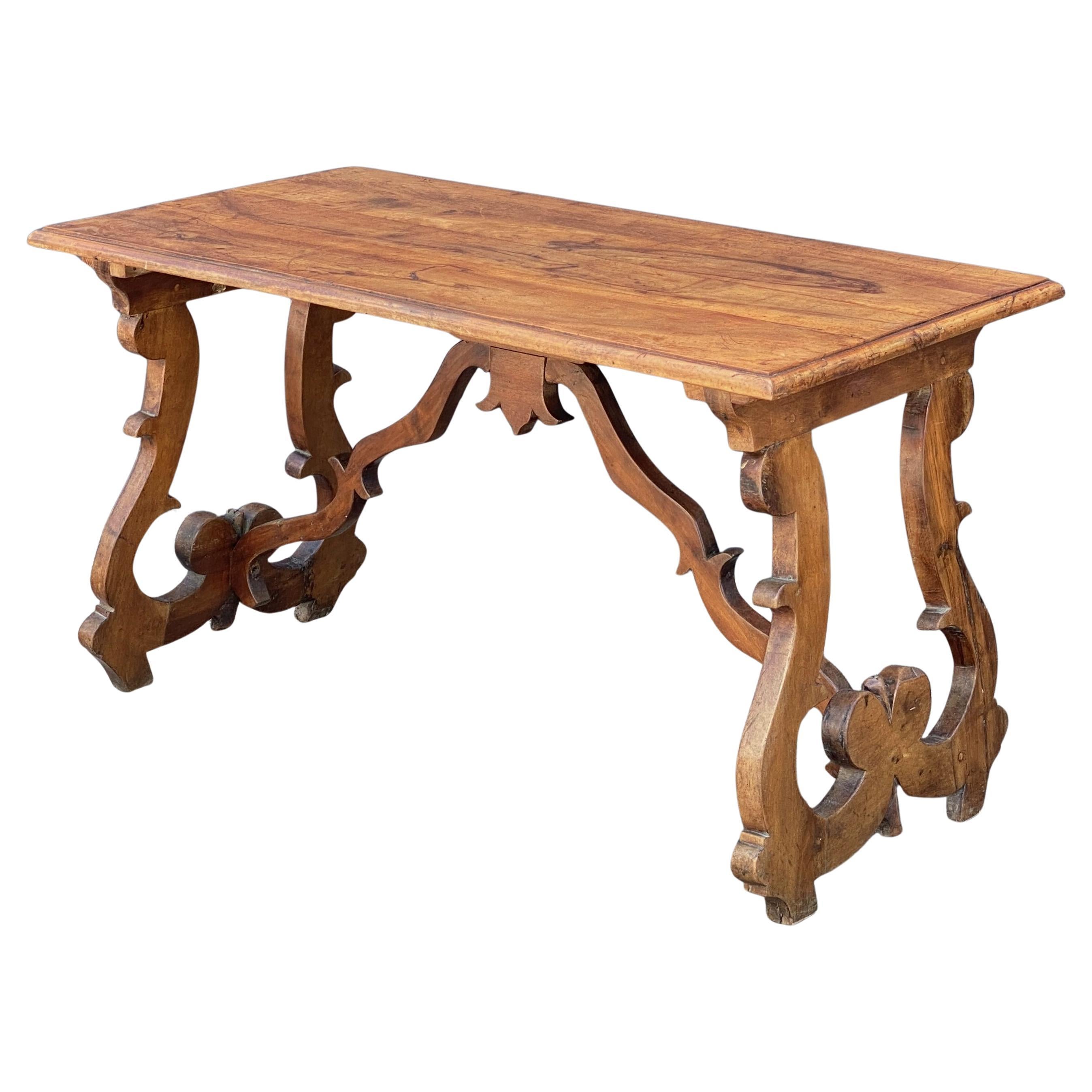 Tavolo da console italiano in noce intagliato a mano dei primi del XIX secolo