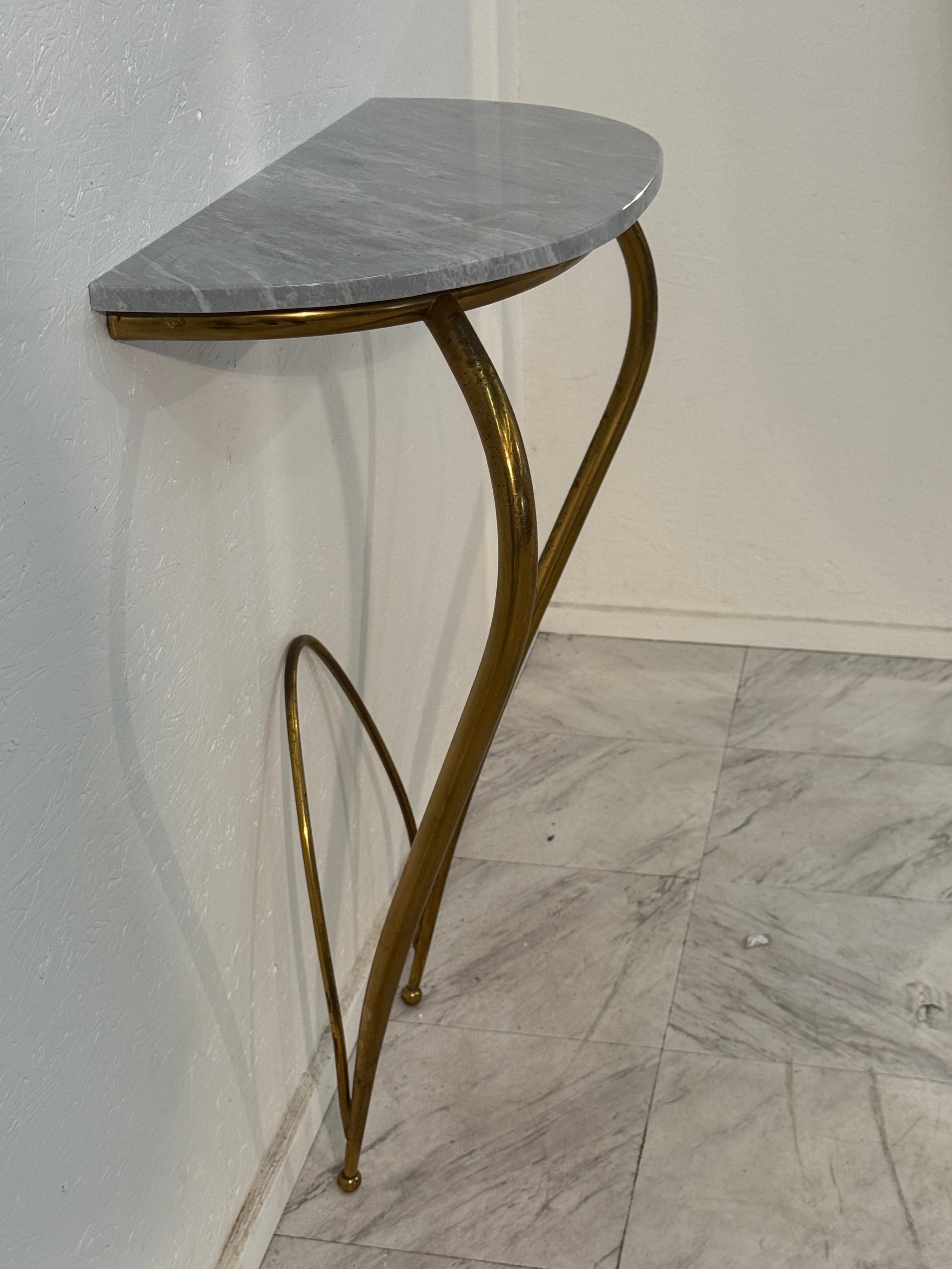 Italian Console Table with Marble Top and Brass Base, 1950s Bon état - En vente à Los Angeles, CA
