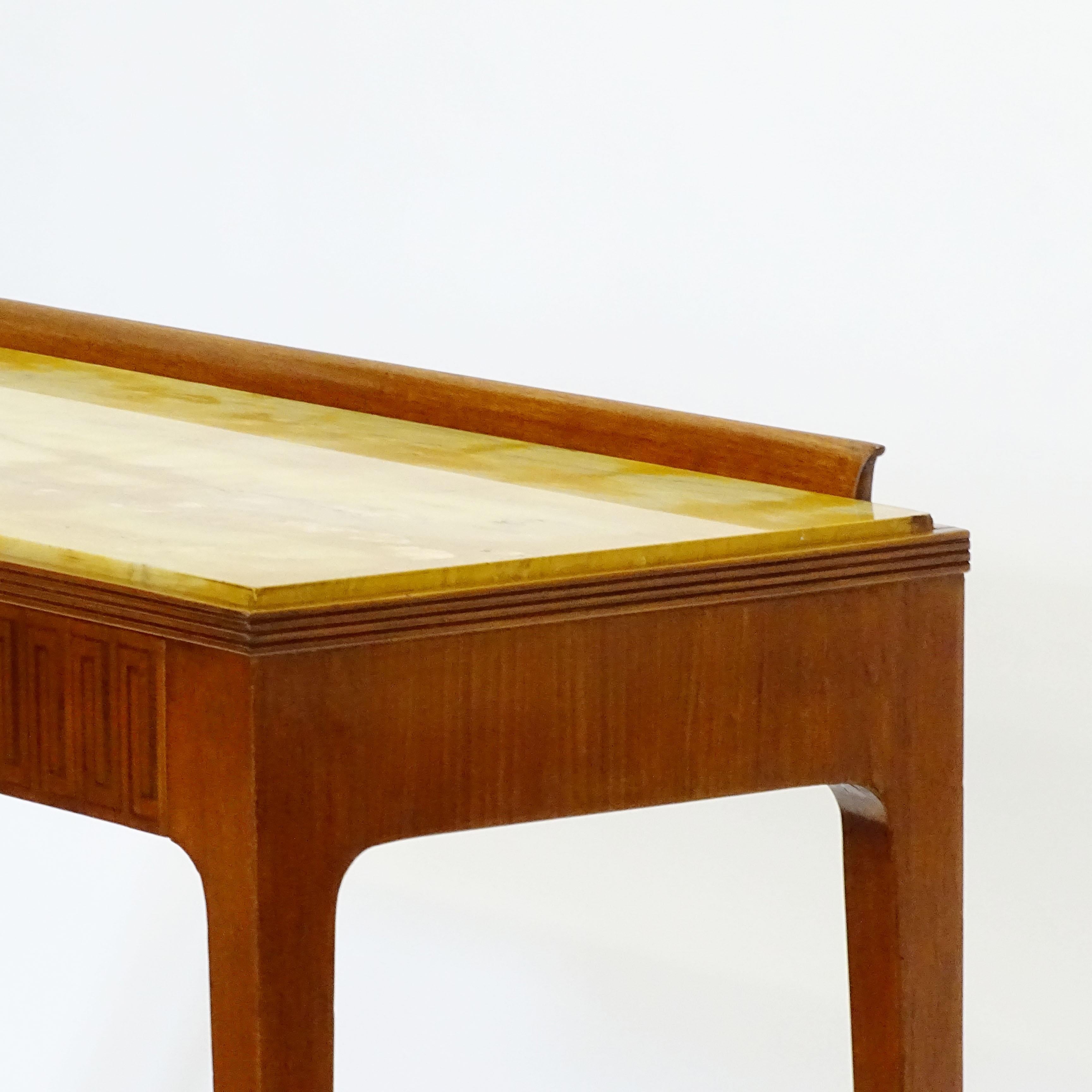 Metà XX secolo Tavolo da console italiano con tre cassetti decorati con intarsi a chiave greca in vendita