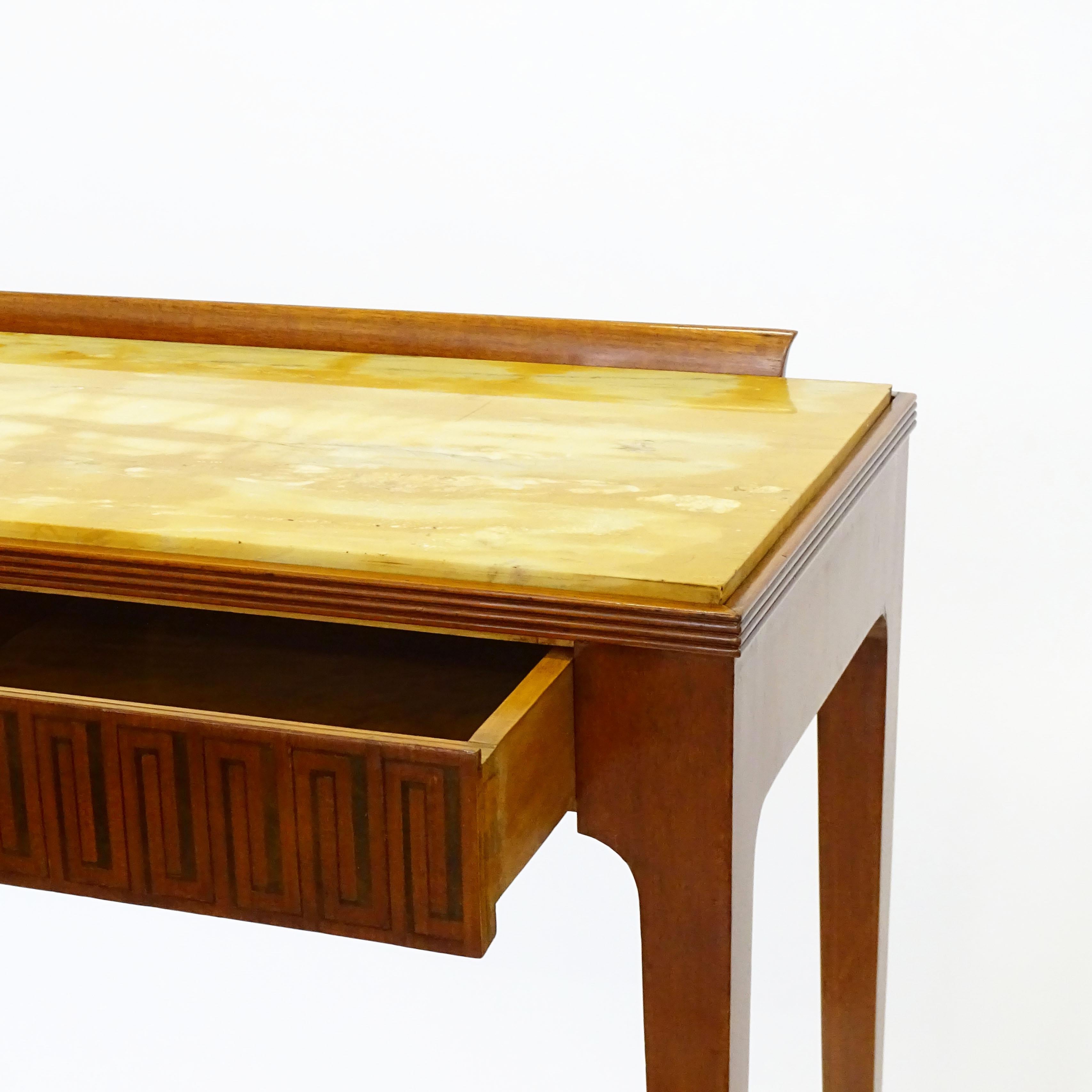 Ottone Tavolo da console italiano con tre cassetti decorati con intarsi a chiave greca in vendita
