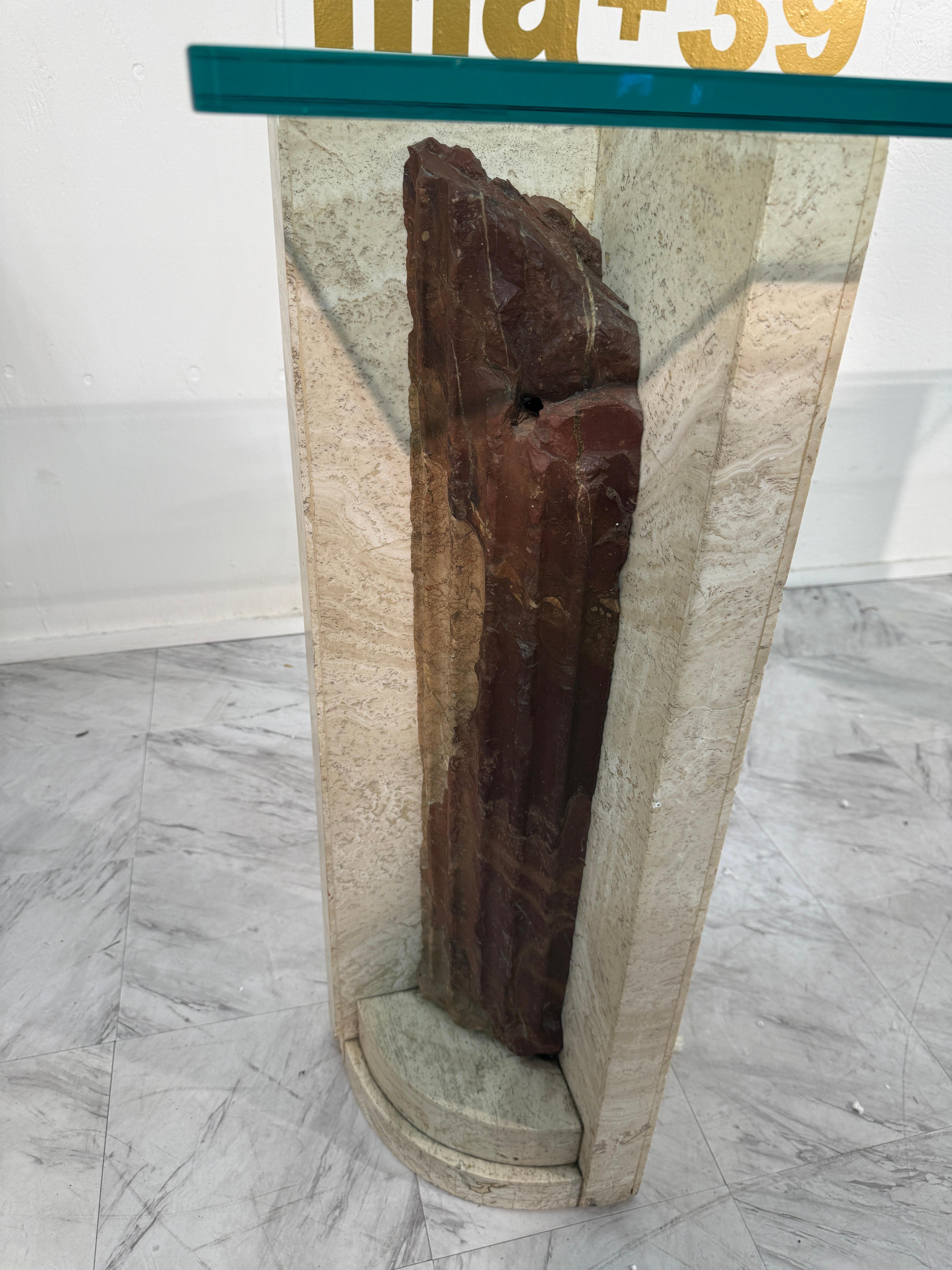 Verre Table console italienne avec base en travertin et fragments de colonnes antiques en vente
