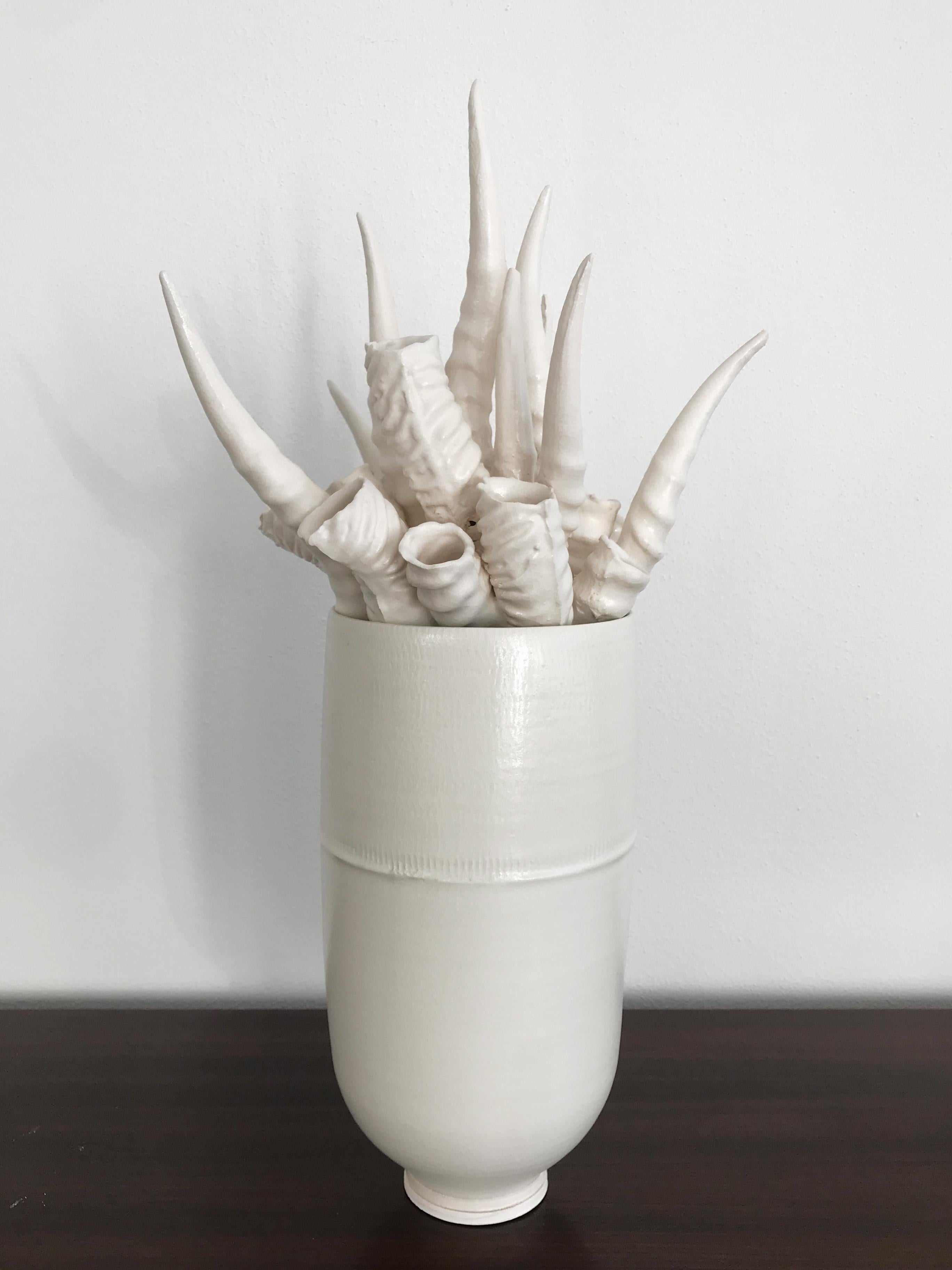 Italian Contemporary Artistic Ceramic Canopo Vase by Amaaro, 2022 In New Condition For Sale In Reggio Emilia, IT