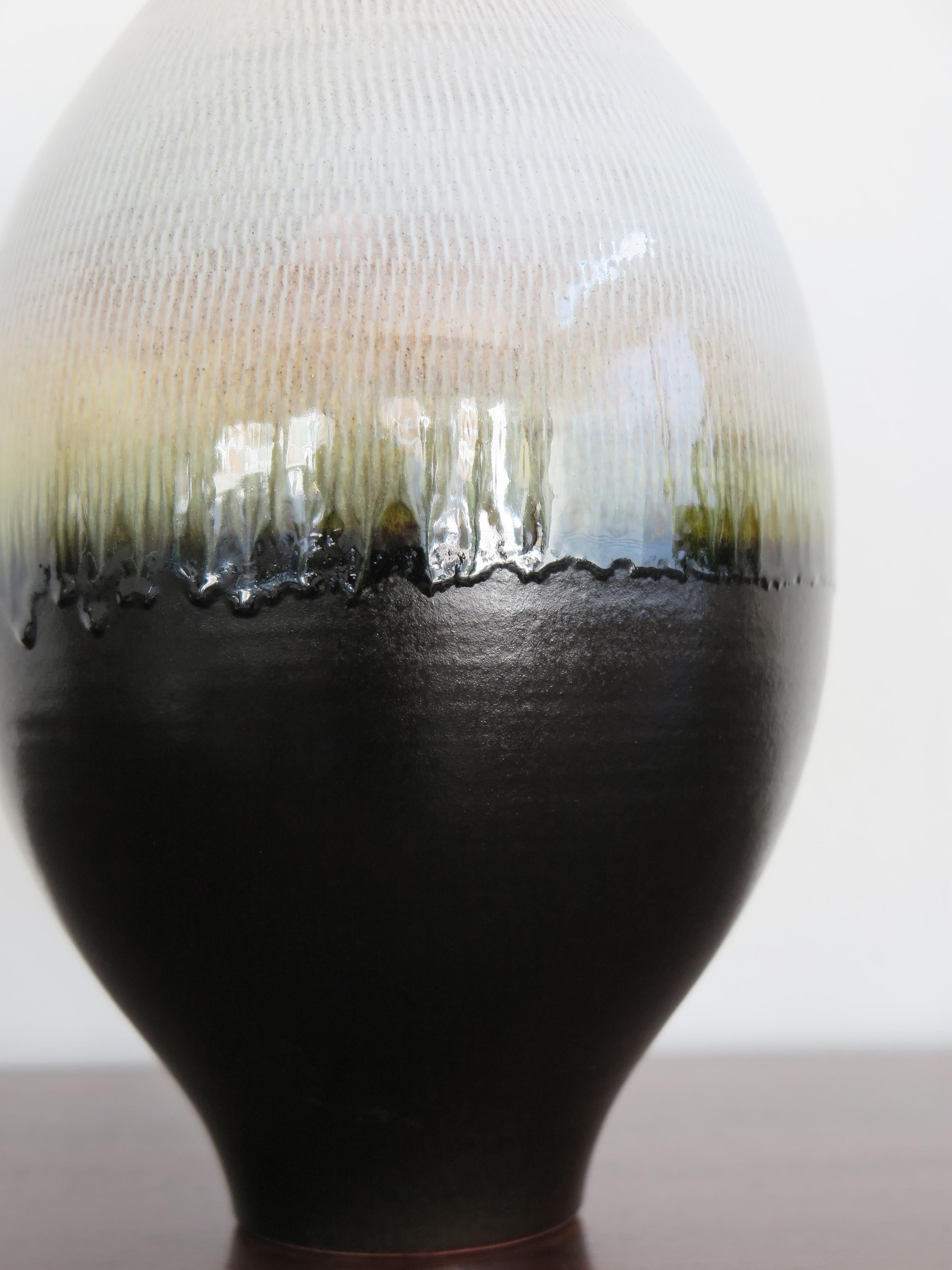 Moderne Vase en céramique artistique italienne contemporaine d'Amaaro, 2022 en vente
