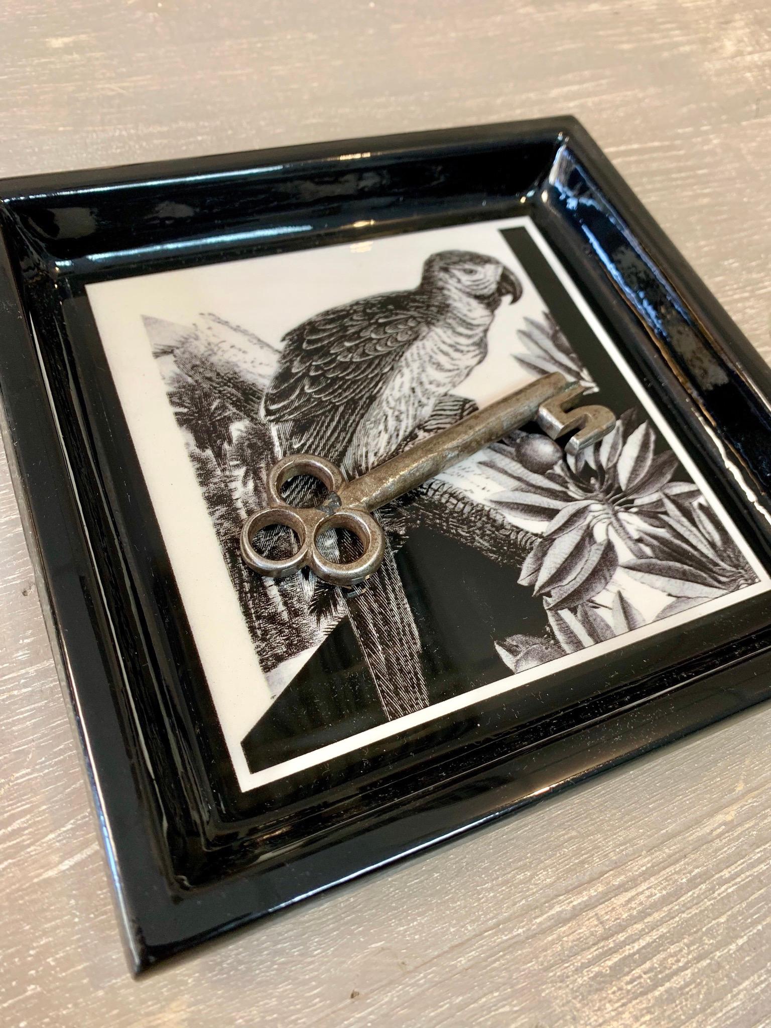 Elegant printed pocket tray portraying an exotic natural setting with a parrot on it. 

This object is part of a large collection called 