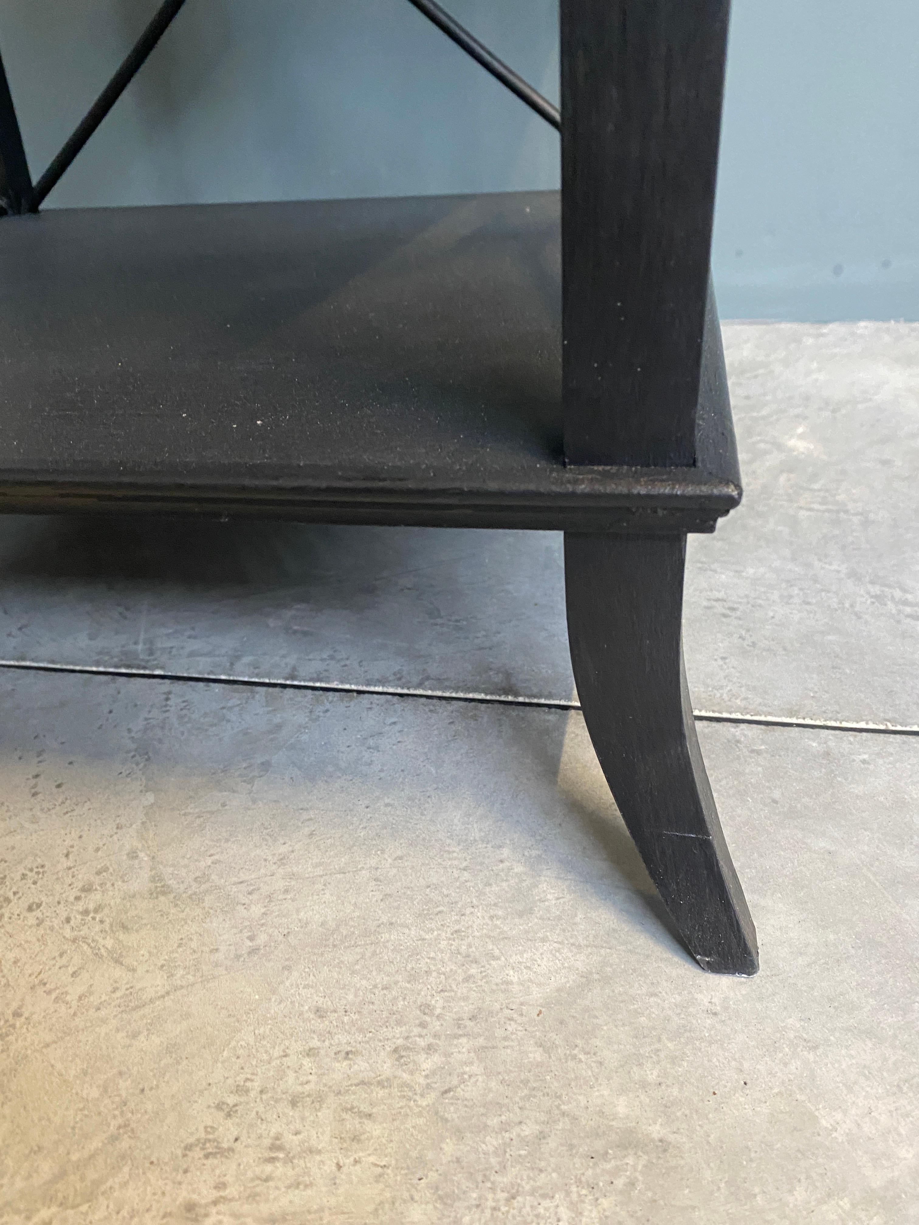 Contemporaneo italiano  Tavolino in legno laccato nero con finiture Wood In condizioni Nuovo in vendita a Scandicci, Florence