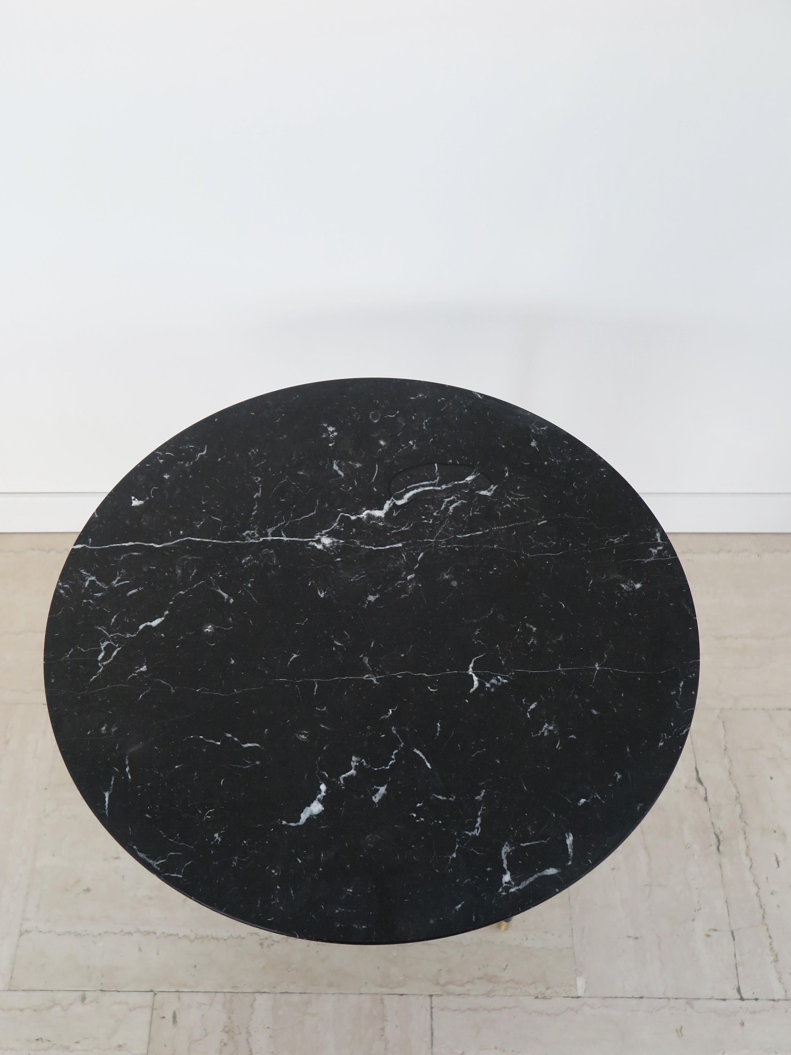 Moderne Table basse ronde contemporaine italienne en marbre noir New Design Capperidicasa en vente