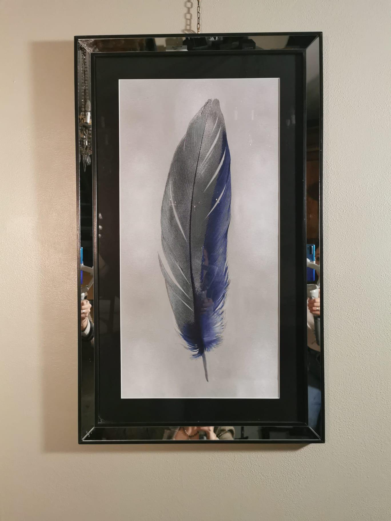 Elegant hand-coloured print representing a blue feather with black wooden frame with mirrors.
This print is made with a special technique called giclée.
The giclée printing technique is an individual high definition reproduction, printed on