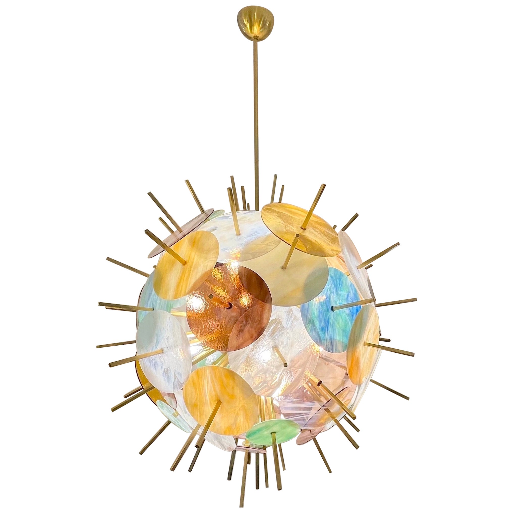 Lampadario italiano contemporaneo in ottone e vetro di Murano pastello a sfera rotonda Sputnik
