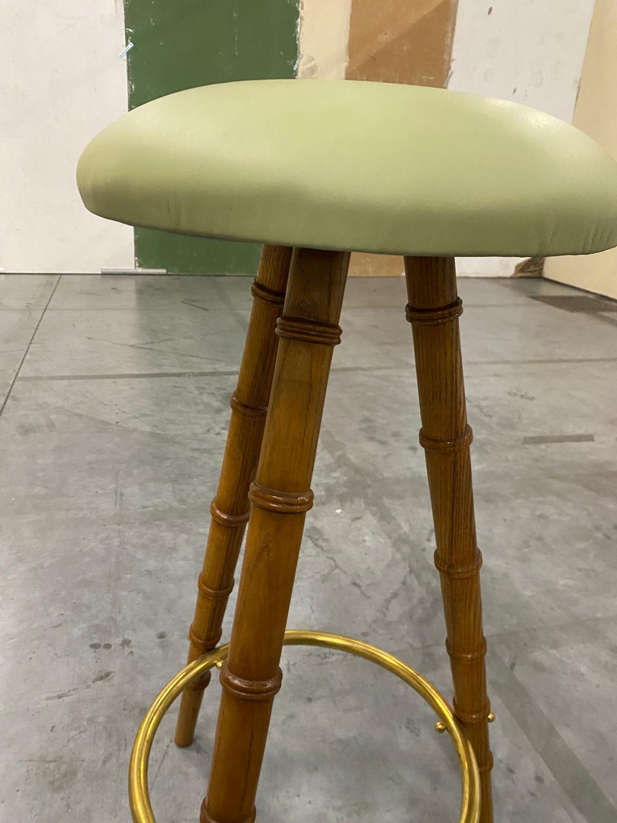 XXIe siècle et contemporain Tabouret contemporain italien en tissu blanc crème, en laiton et en bois de bambou en vente