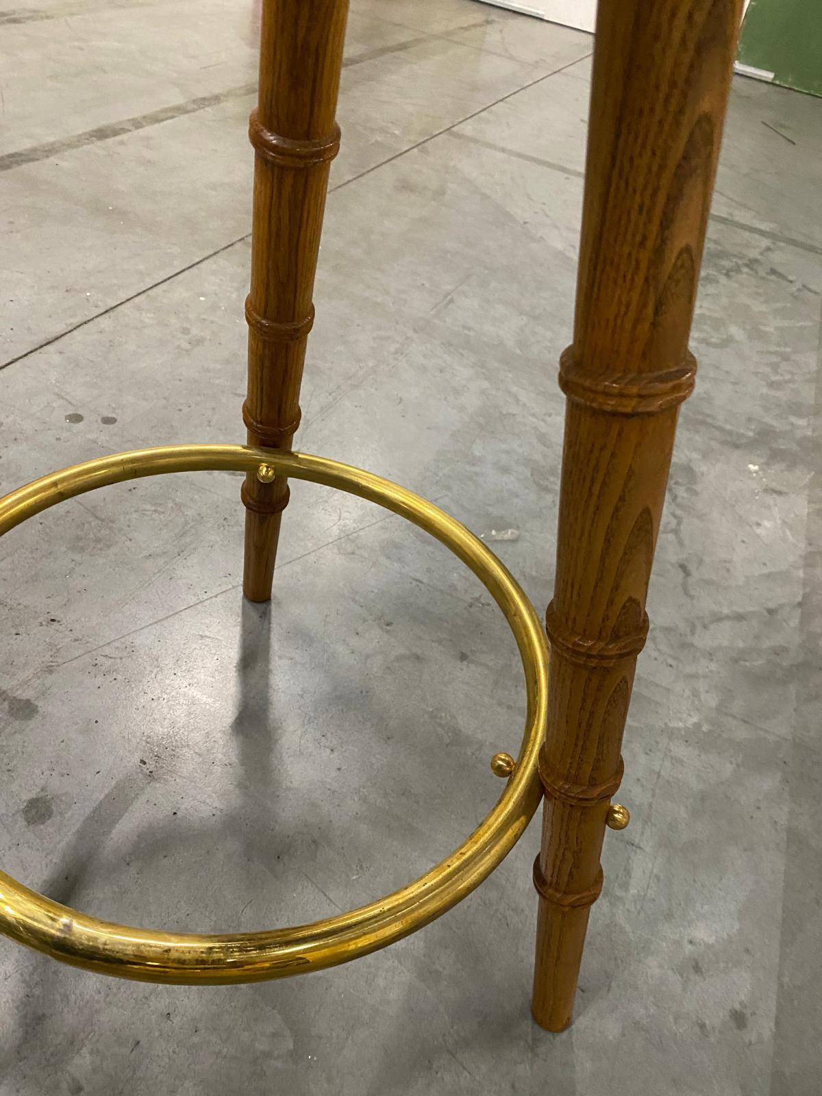 Tabouret contemporain italien en tissu blanc crème, en laiton et en bois de bambou en vente 1
