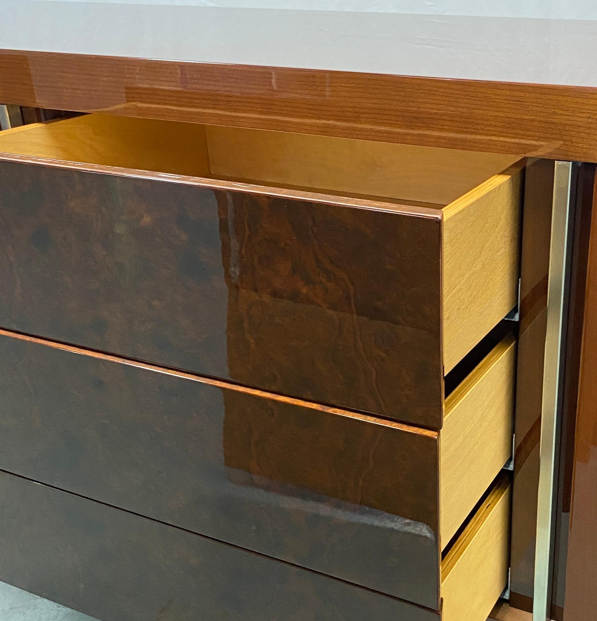 Moderno Credenza italiana contemporanea, credenza moderna di Nicole Miller in vendita