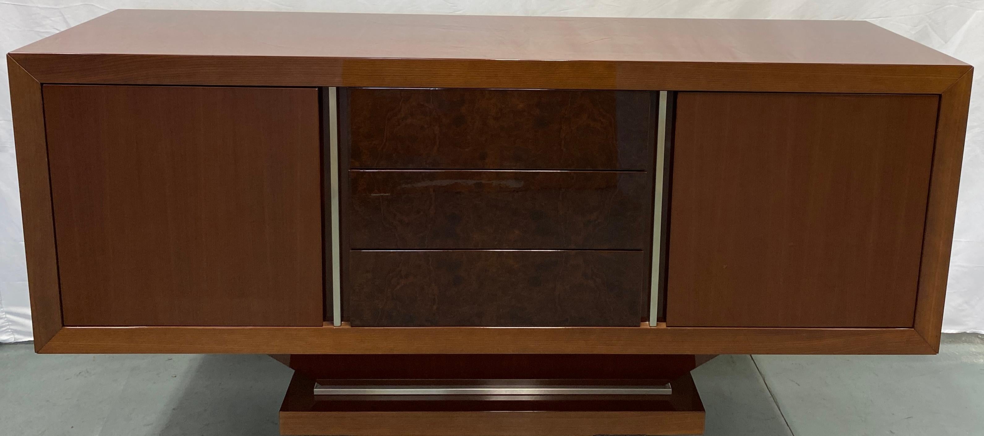 Italiano Credenza italiana contemporanea, credenza moderna di Nicole Miller in vendita