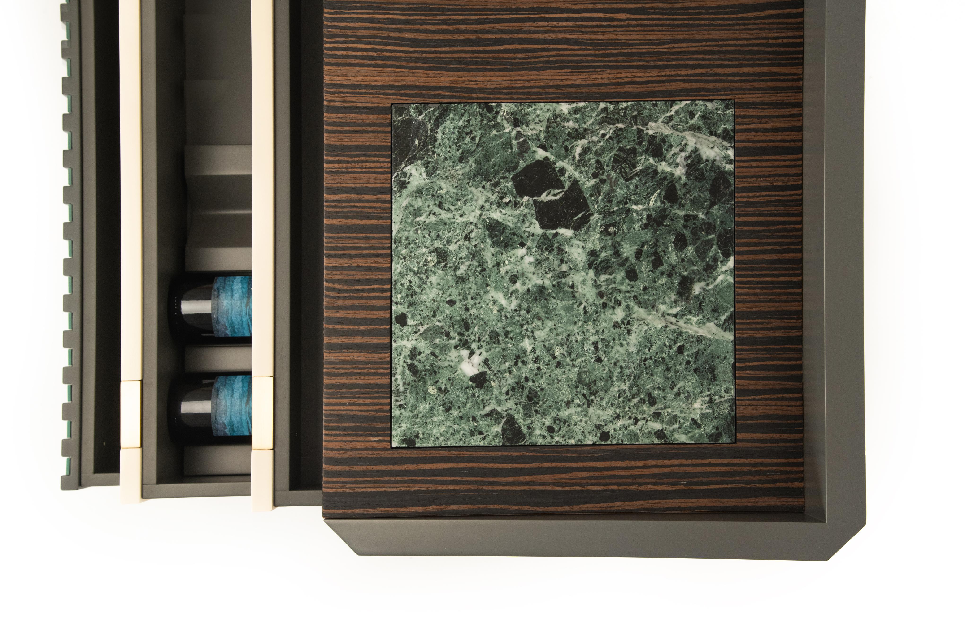 Armario Italiano de Diseño Contemporáneo, Tapa de Mármol, Pata de Latón, Hecho a Mano en Italia en venta 2
