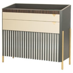 Italienischer Contemporary Design-Schrank, Marmorplatte, Messingbein, handgefertigt in Italien