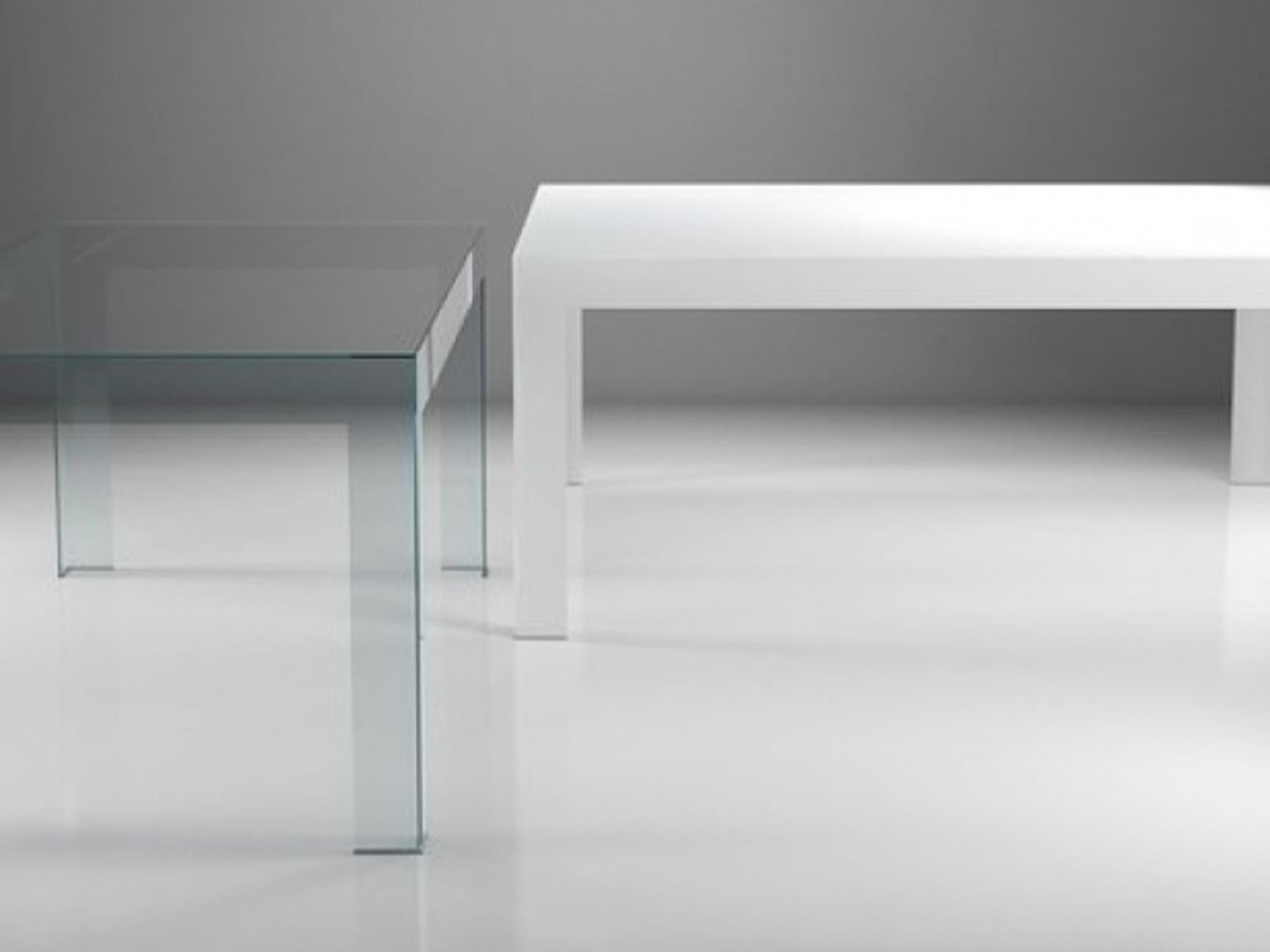 Minimaliste Table de salle à manger italienne en verre transparent de design contemporain dans un style minimaliste en vente