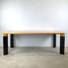 Italienischer zeitgenössischer esstisch von Sawaya & Moroni, Light Wood und schwarzes Untergestell