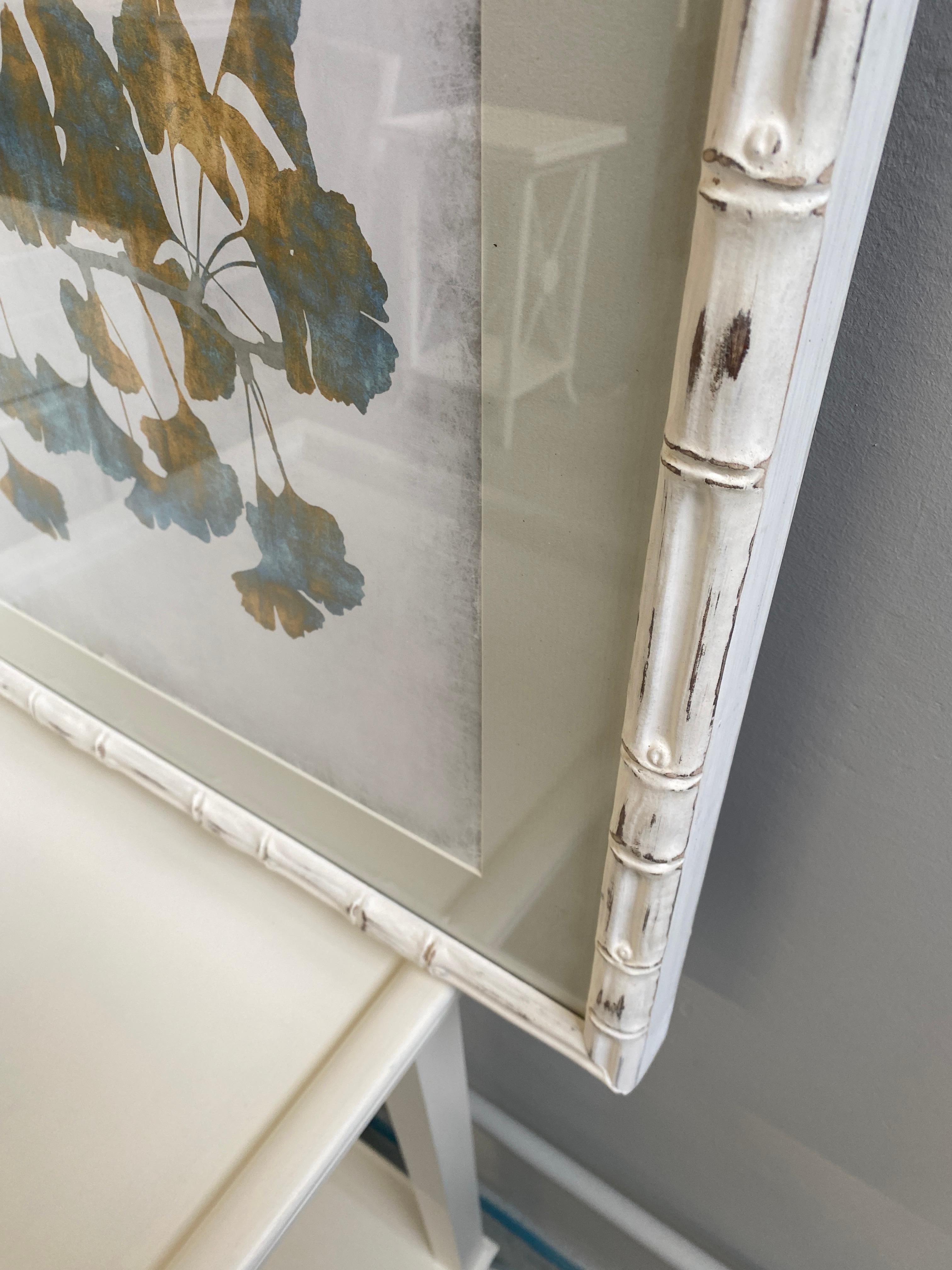Impression contemporaine italienne de la plante Ginko avec cadre en bois de style bambou blanc en vente 1