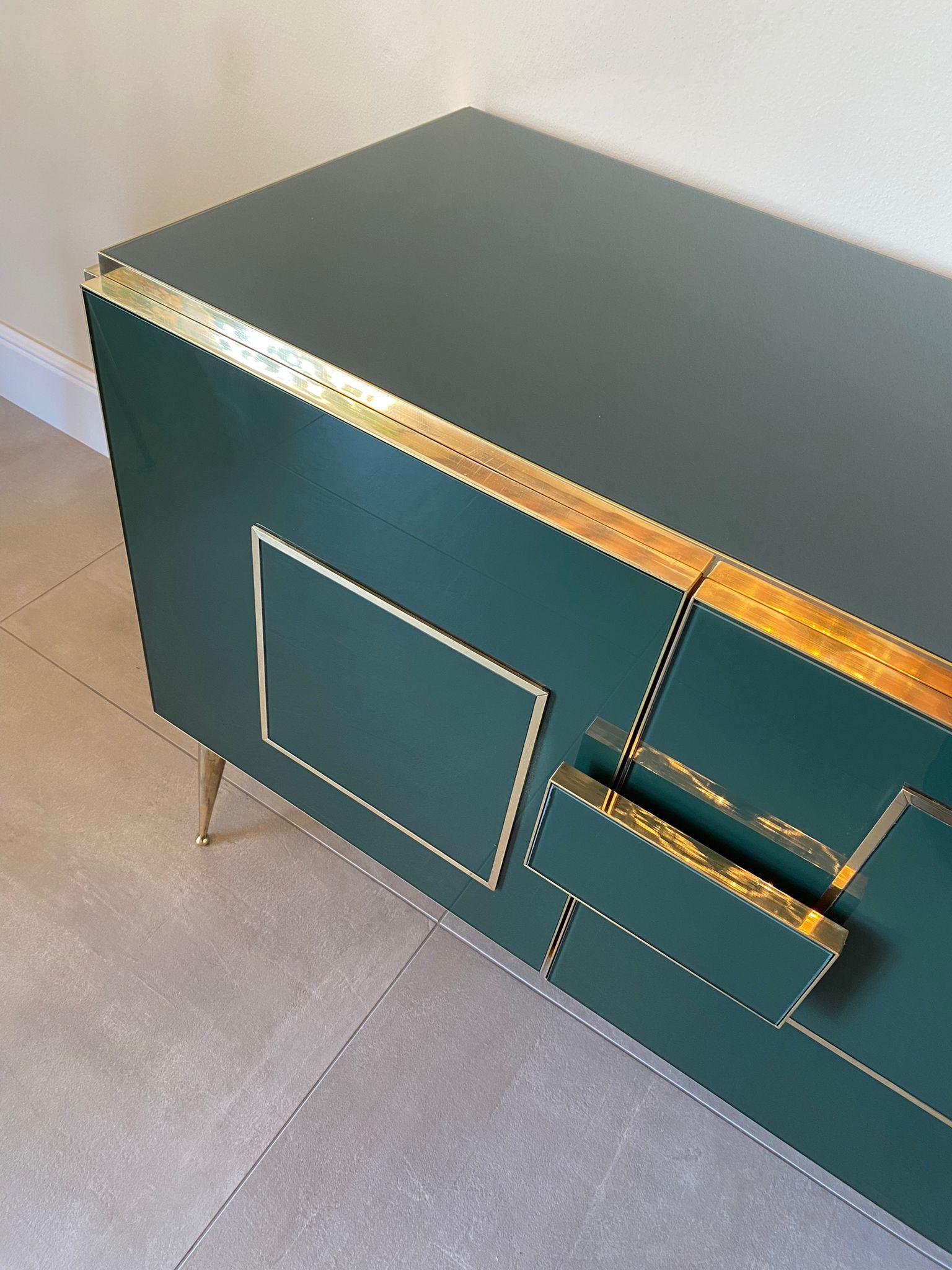 Moderne Buffet contemporain italien en verre de Murano vert, laiton et Wood en vente