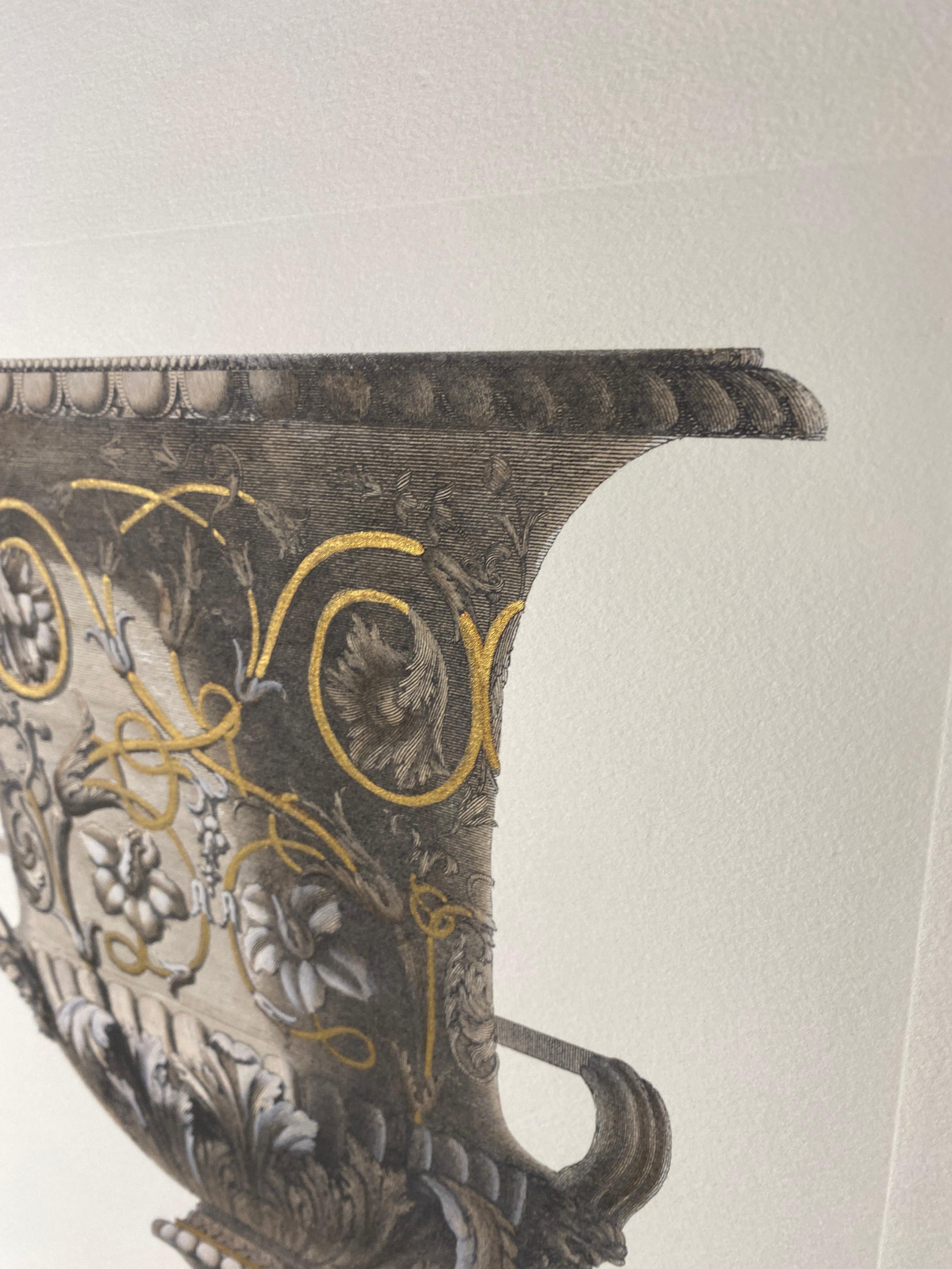 Florero Antiguo Italiano Contemporáneo Coloreado a Mano Crema y Oro Impresión 2 de 4 Siglo XXI y contemporáneo en venta