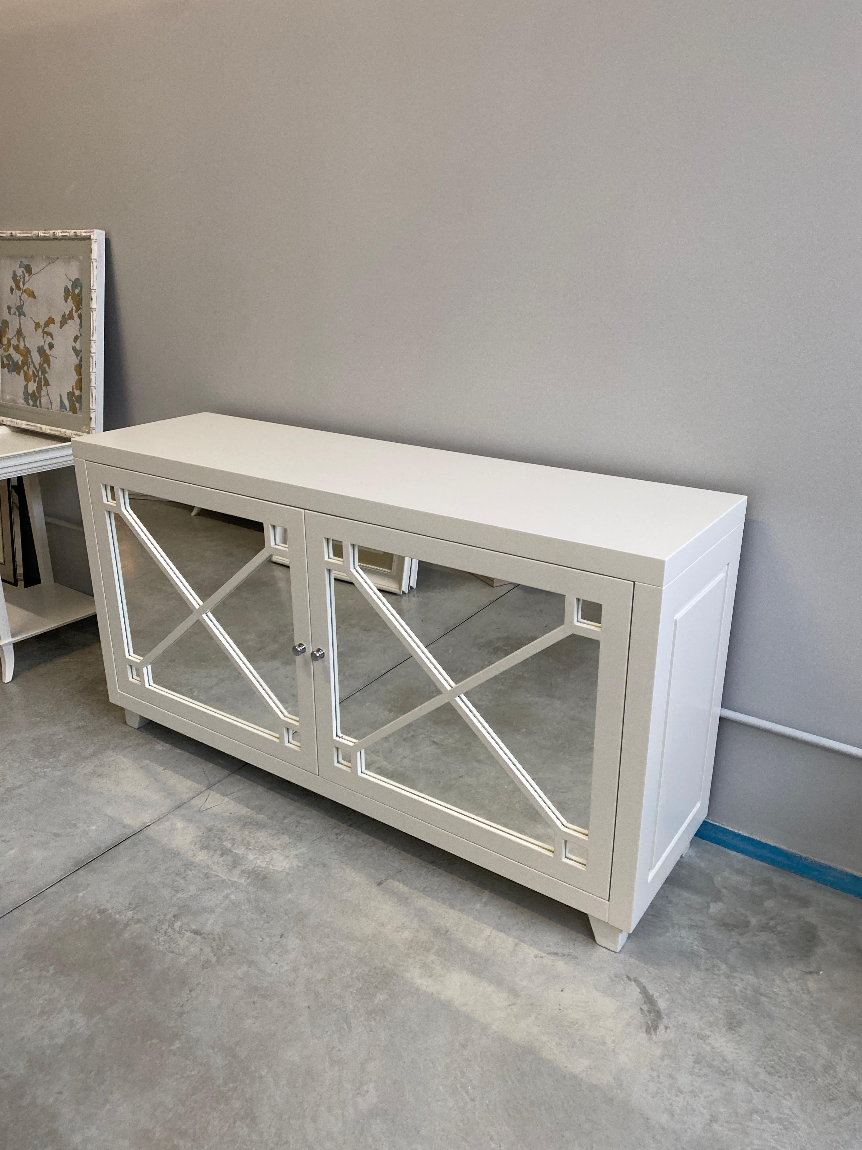 Hand-Crafted Italian Contemporary Lacquered White Wood and Mirror Sideboard For Sale