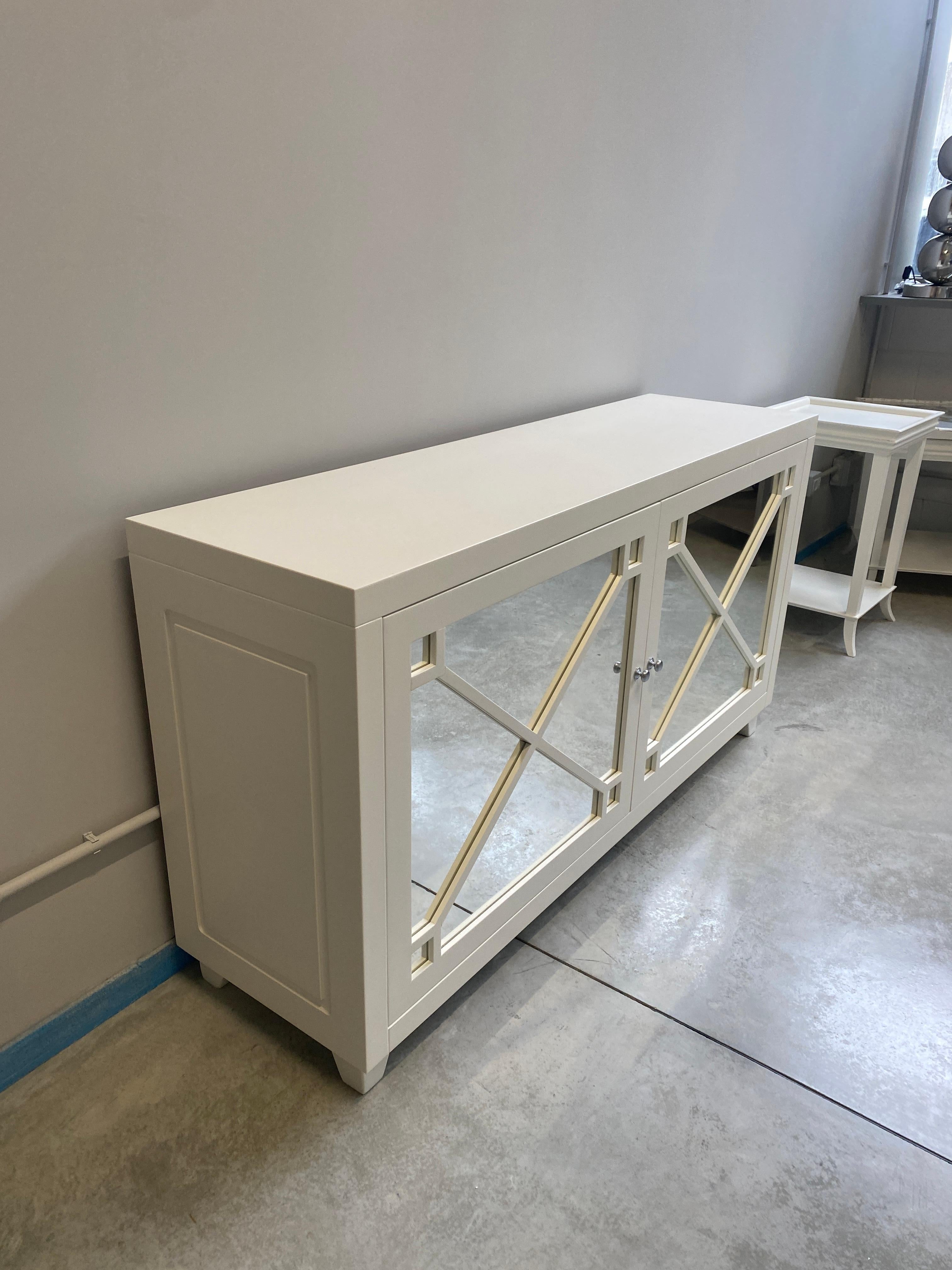 Aparador Italiano Contemporáneo Lacado Blanco Madera y Espejo en venta 3